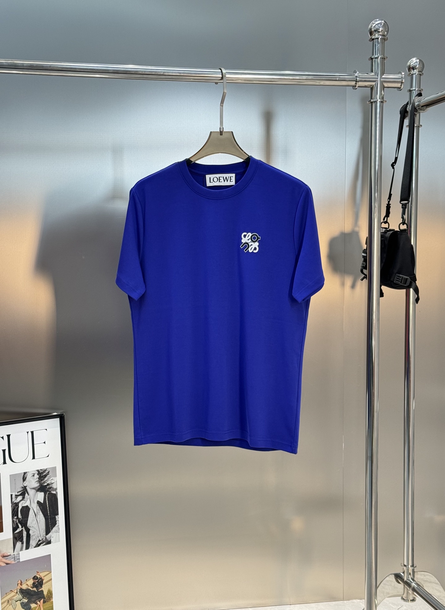 LOEW*E罗意威新品男士圆领短袖.原单推荐！基础款绣花品牌图形.简单高级.辨识度颇具鲜明.即丰富了视觉