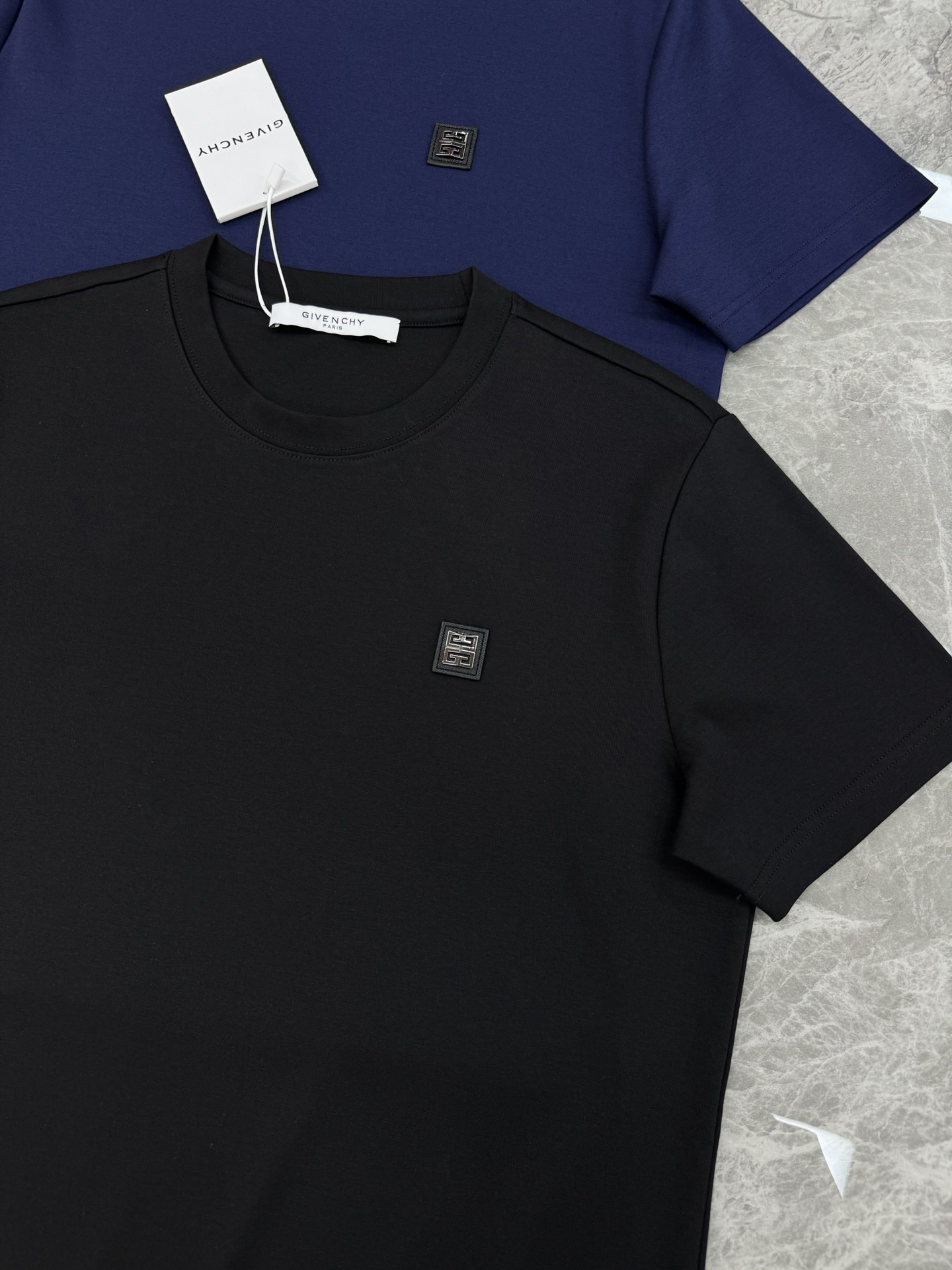 Givenchy纪梵希新品莫代尔棉短袖T恤.胸口3D立体图形皮标.层次立体感极强！视觉冲击力十足！高级好