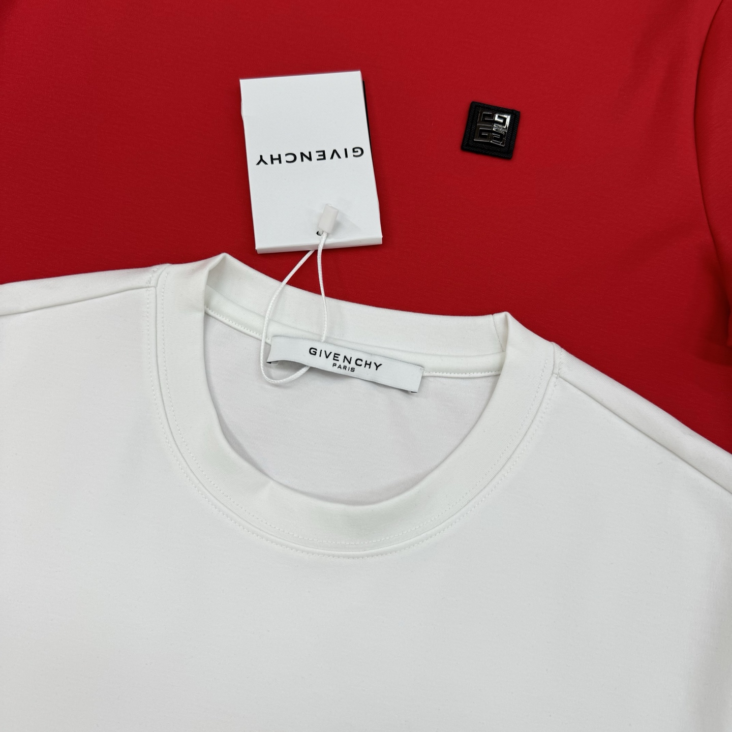 Givenchy纪梵希新品莫代尔棉短袖T恤.胸口3D立体图形皮标.层次立体感极强！视觉冲击力十足！高级好