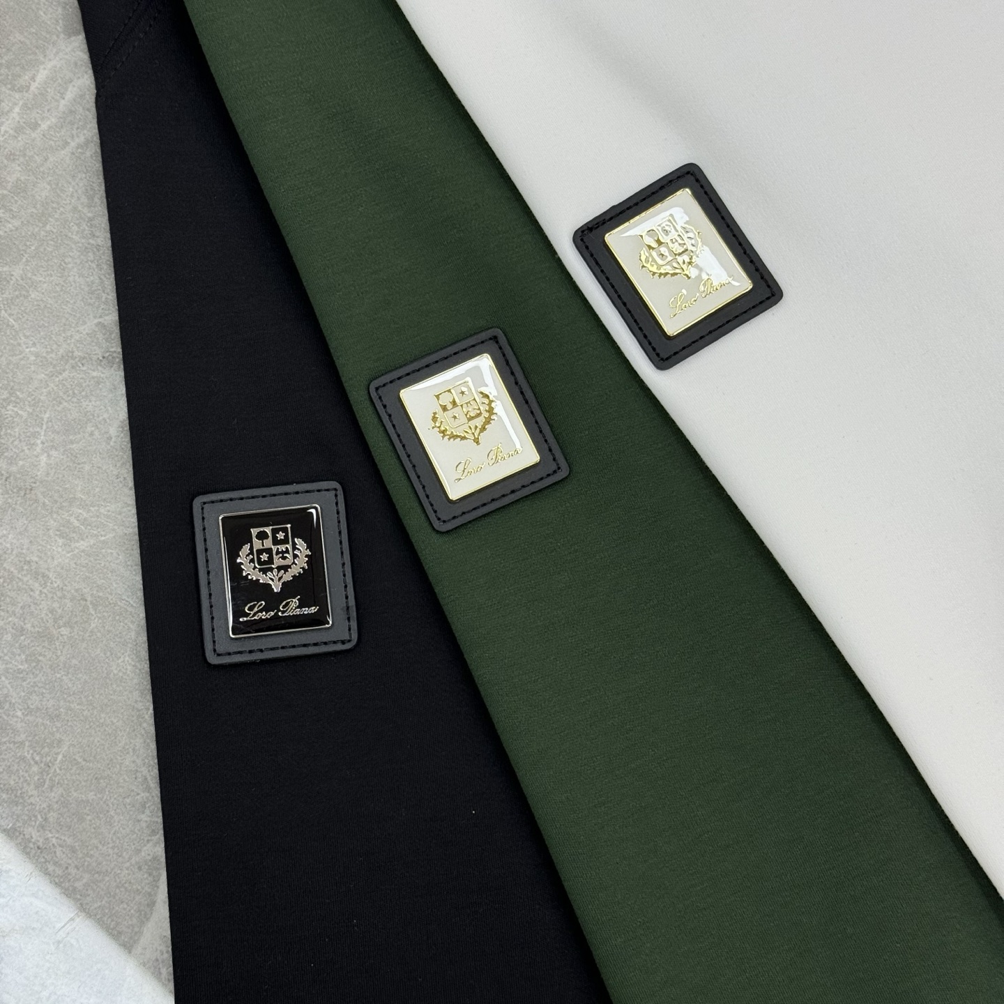 Loro Piana诺悠翩雅*新款莫代尔T恤.经典Loro piana标识.3D立体定制皮标.质感品质呈