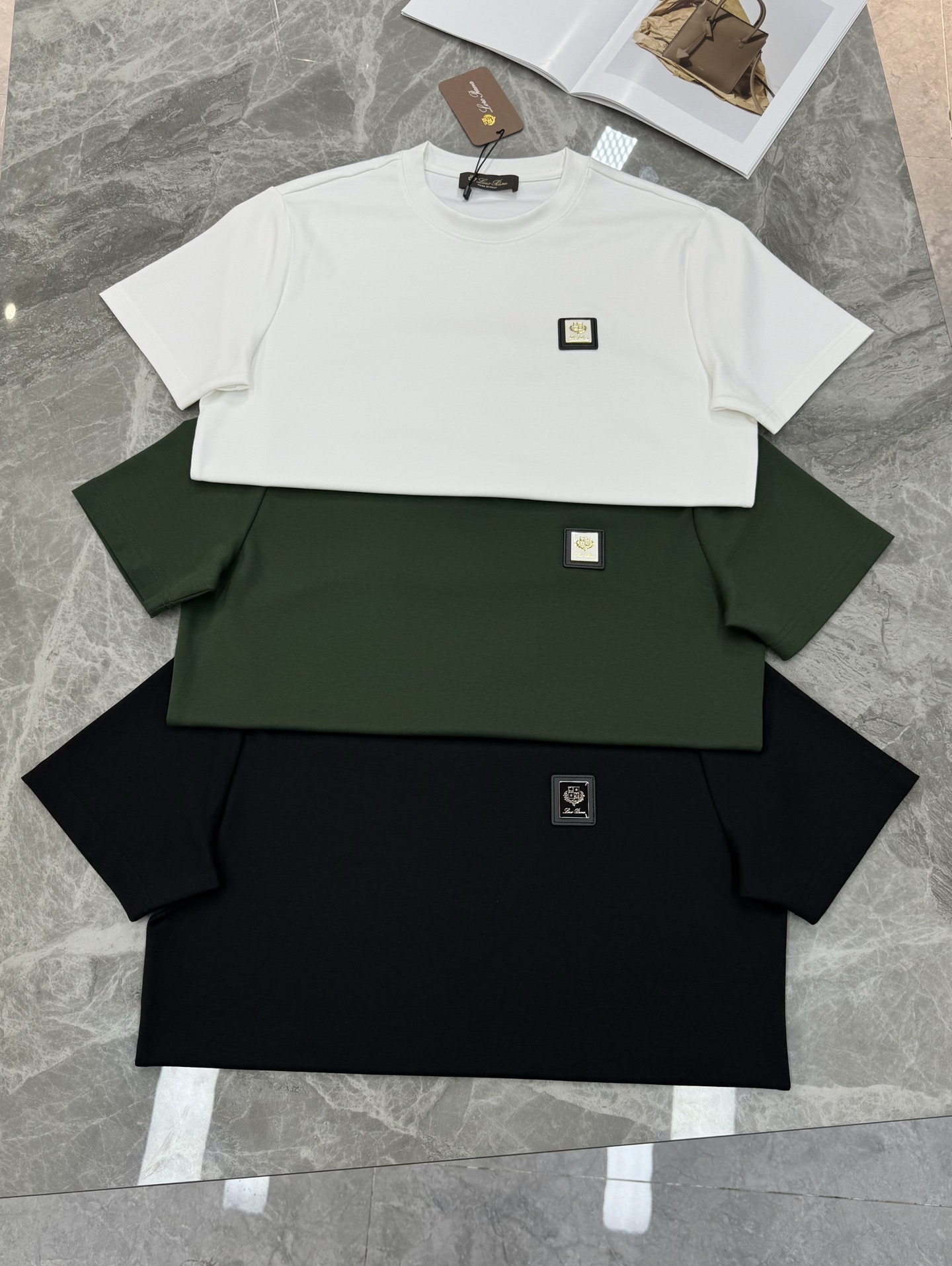 Loro Piana诺悠翩雅*新款莫代尔T恤.经典Loro piana标识.3D立体定制皮标.质感品质呈