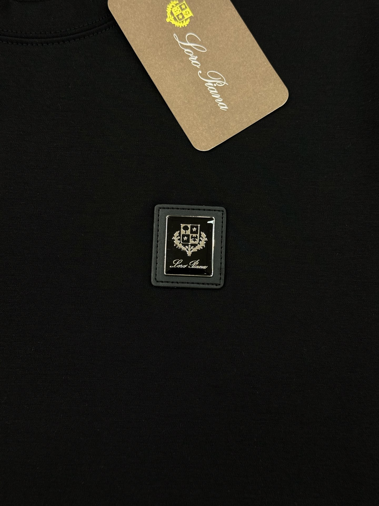 Loro Piana诺悠翩雅*新款莫代尔T恤.经典Loro piana标识.3D立体定制皮标.质感品质呈
