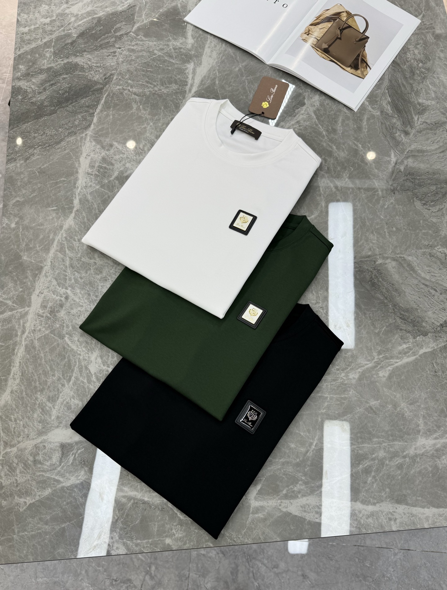 Loro Piana诺悠翩雅*新款莫代尔T恤.经典Loro piana标识.3D立体定制皮标.质感品质呈