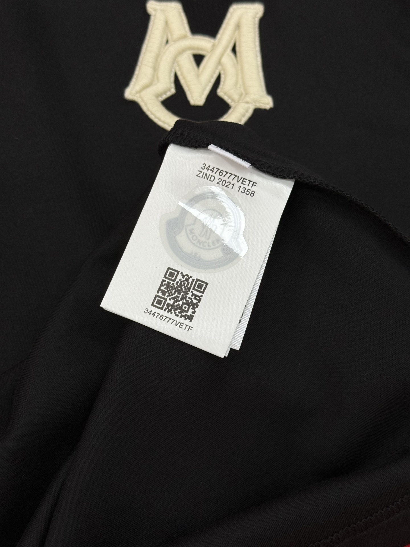 Moncle*蒙口新款莫代尔T恤.基础款推荐！胸口定制品牌图形logo绣花.立体有型.干净清爽简单大方.