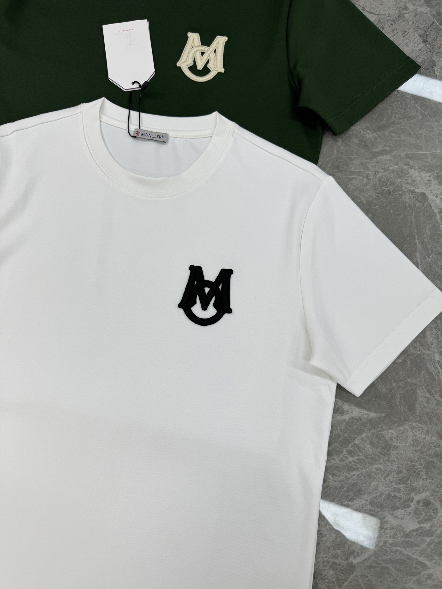Moncle*蒙口新款莫代尔T恤.基础款推荐！胸口定制品牌图形logo绣花.立体有型.干净清爽简单大方.