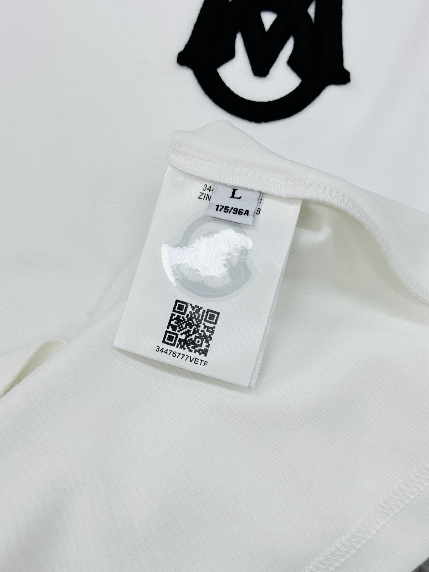 Moncle*蒙口新款莫代尔T恤.基础款推荐！胸口定制品牌图形logo绣花.立体有型.干净清爽简单大方.