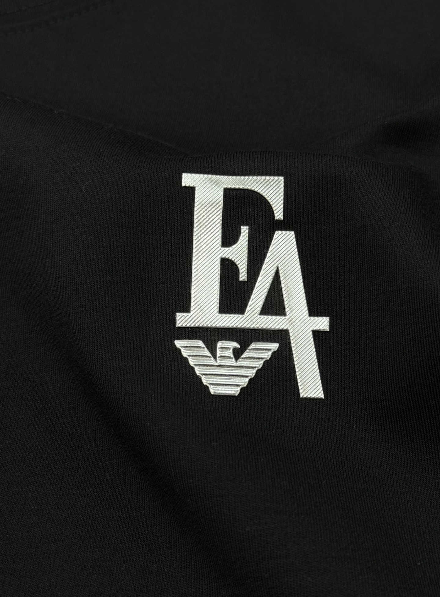 EA7*阿玛尼*新款莫代尔T恤.基础款推荐！经典字母图形设计，高温烫画高周波工艺.简单高级！常规版型！干