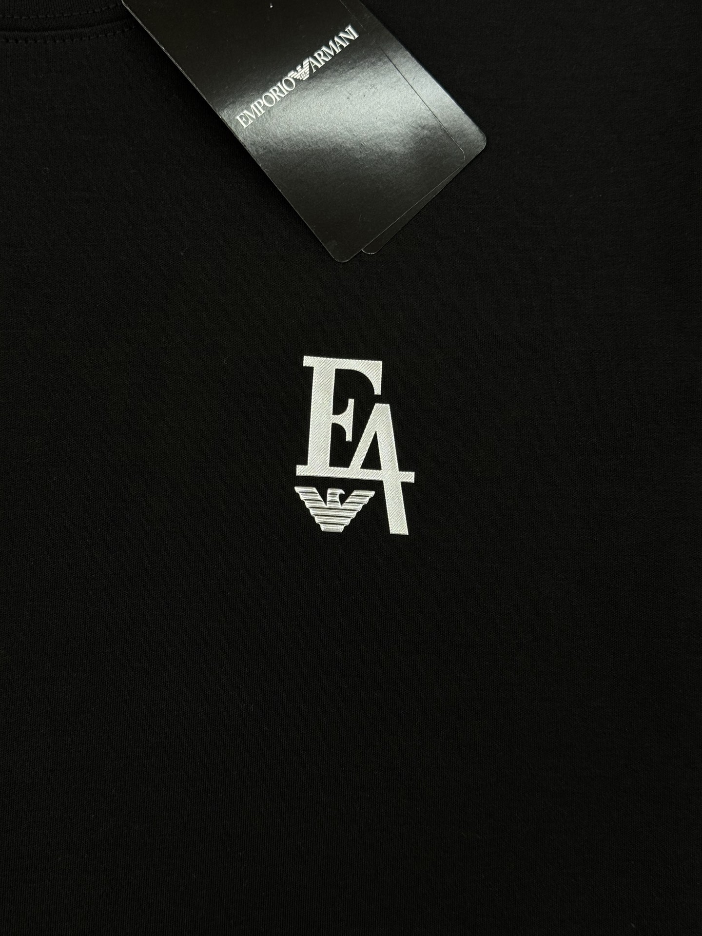 EA7*阿玛尼*新款莫代尔T恤.基础款推荐！经典字母图形设计，高温烫画高周波工艺.简单高级！常规版型！干