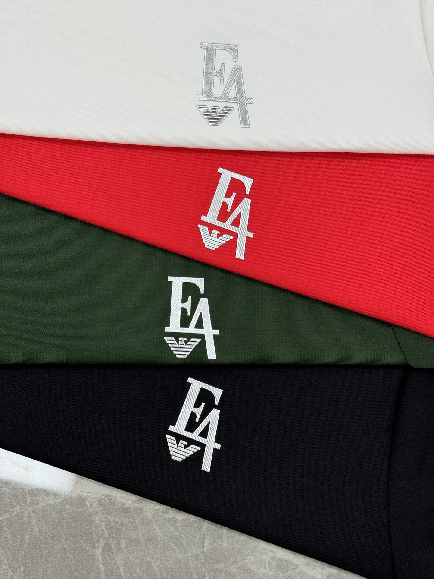 EA7*阿玛尼*新款莫代尔T恤.基础款推荐！经典字母图形设计，高温烫画高周波工艺.简单高级！常规版型！干