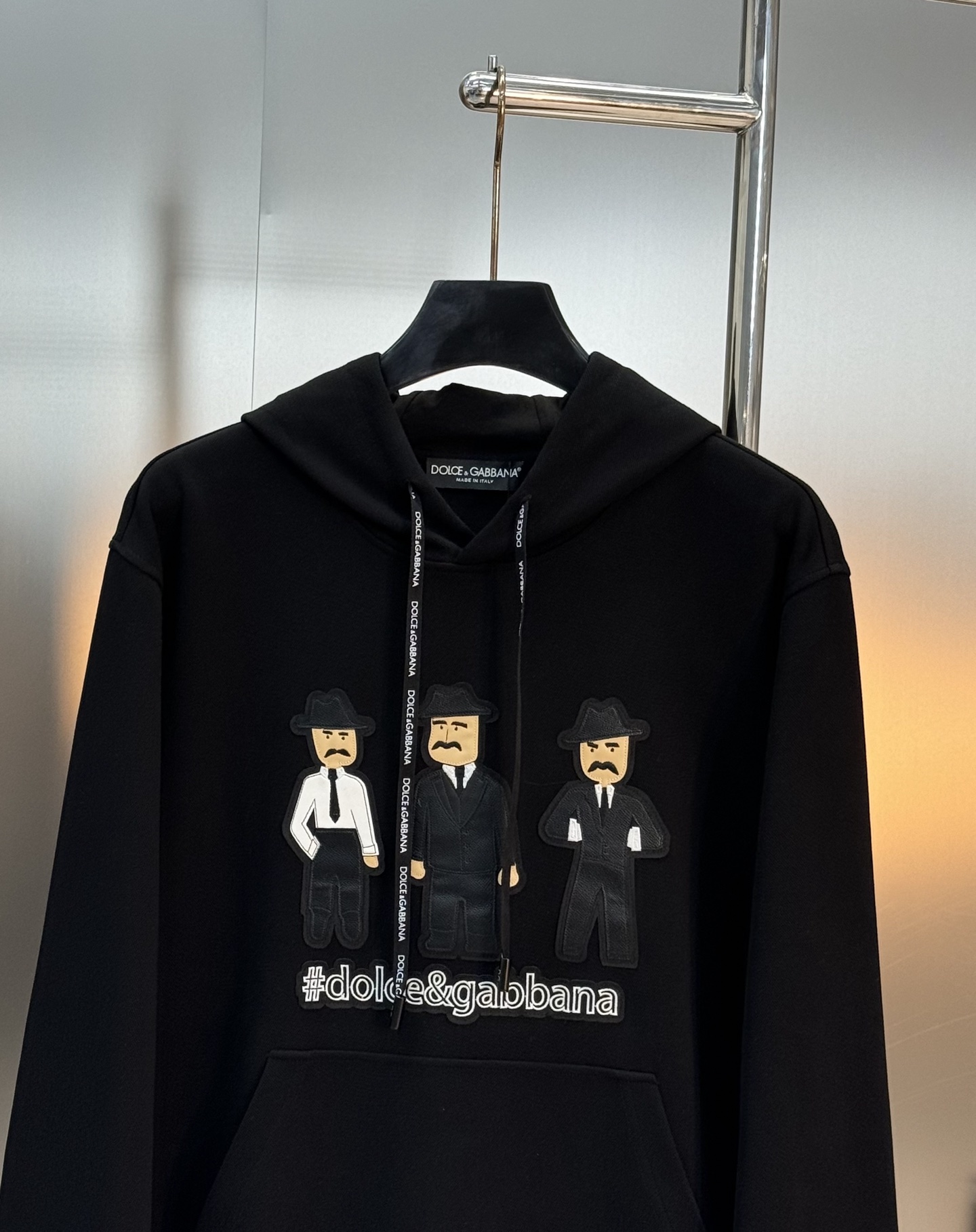 D&G*杜嘉-班纳新款天丝连帽卫衣.男女同款！新品推荐.高端品牌字母图形绣花精致细腻，品牌字母图形经典呈