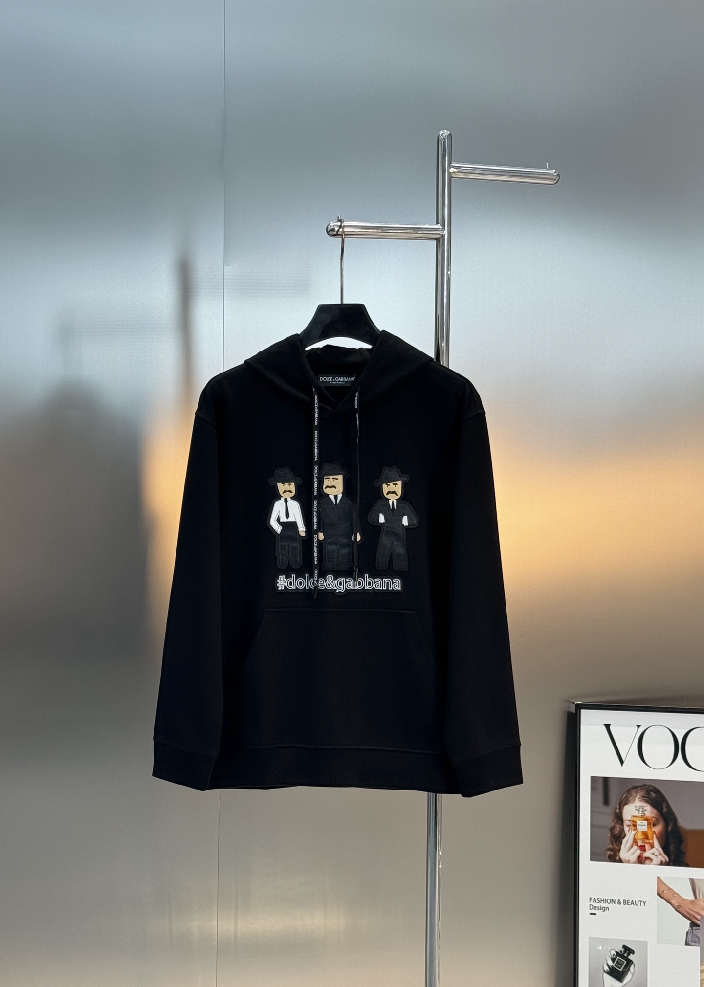 D&G*杜嘉-班纳新款天丝连帽卫衣.男女同款！新品推荐.高端品牌字母图形绣花精致细腻，品牌字母图形经典呈