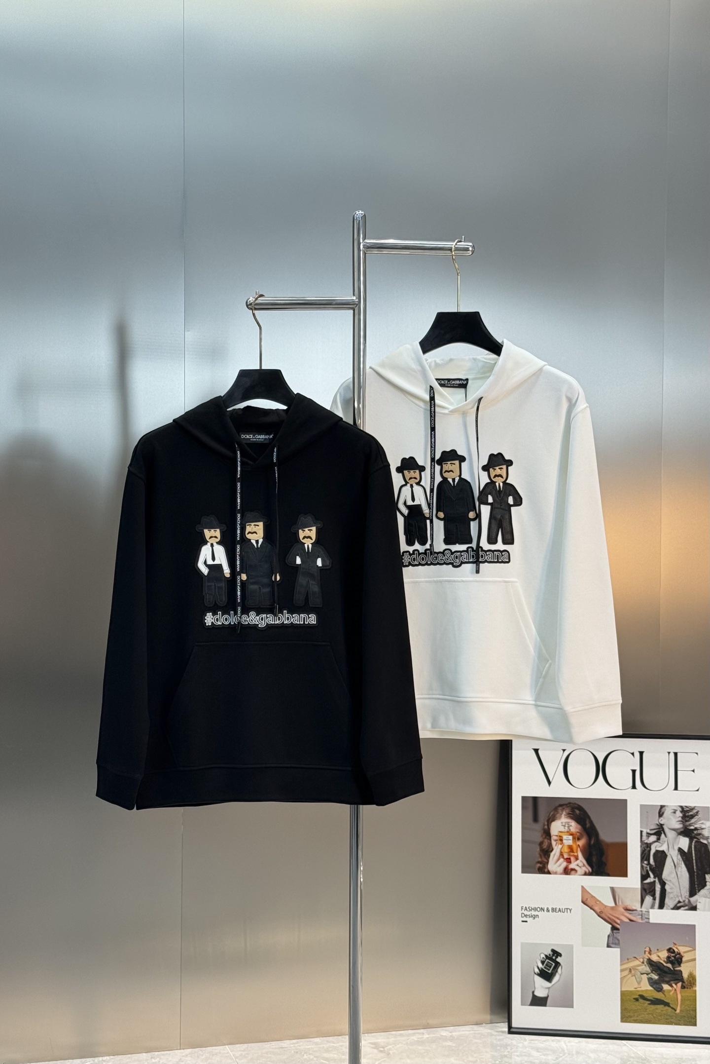 D&G*杜嘉-班纳新款天丝连帽卫衣.男女同款！新品推荐.高端品牌字母图形绣花精致细腻，品牌字母图形经典呈