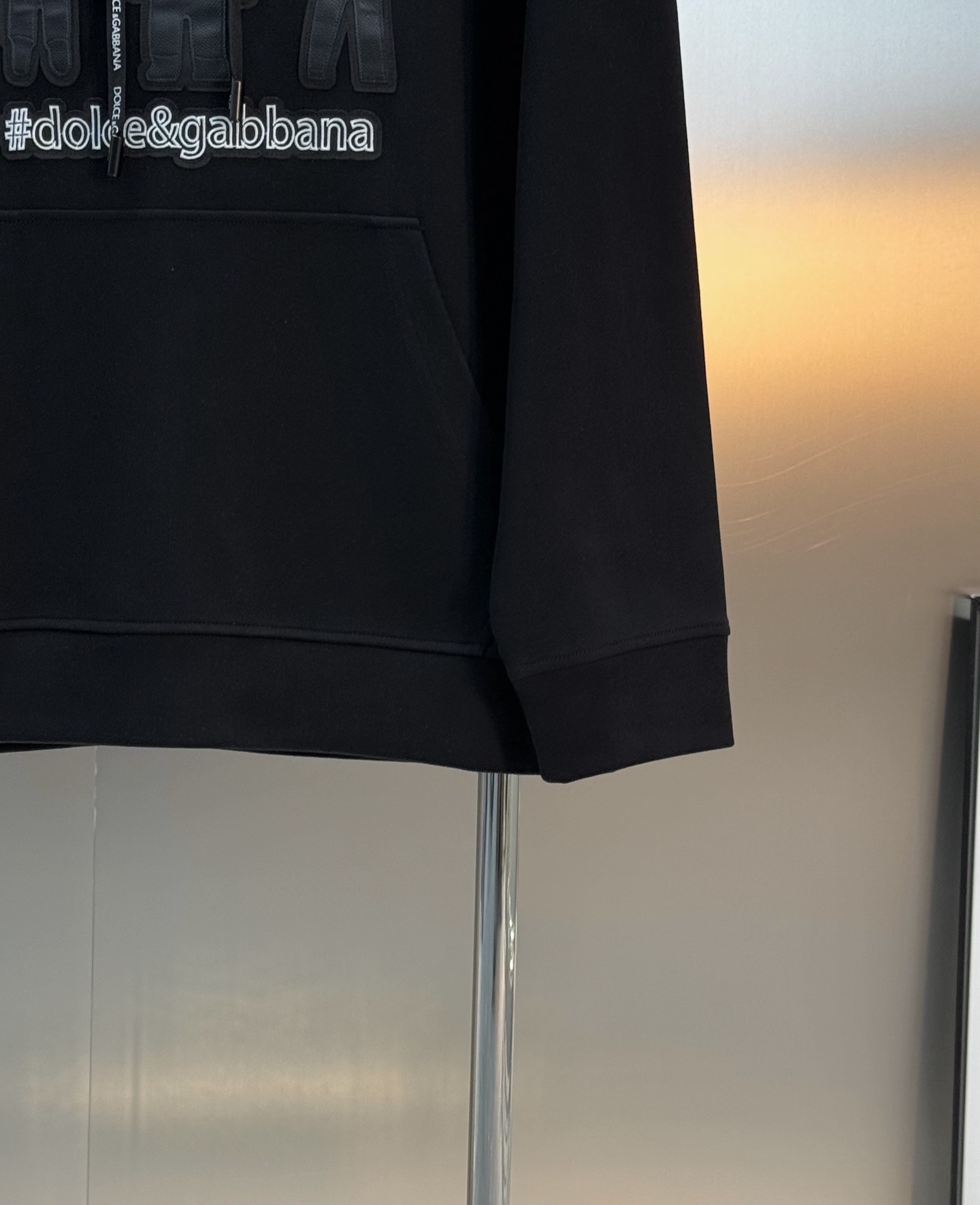 D&G*杜嘉-班纳新款天丝连帽卫衣.男女同款！新品推荐.高端品牌字母图形绣花精致细腻，品牌字母图形经典呈