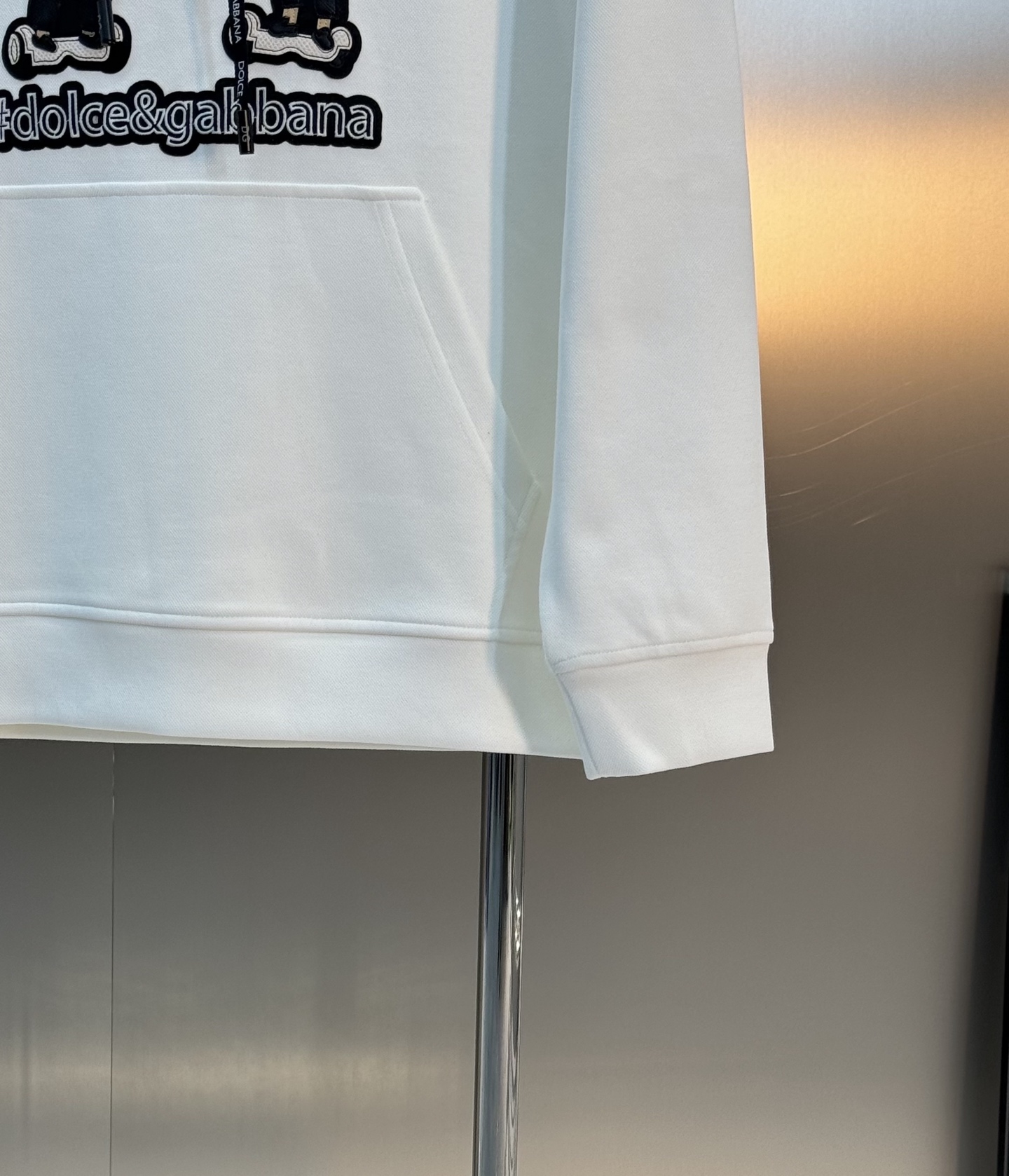 Dolce & Gabbana卡通卫衣.男女同款！这款Dolce & Gabbana卡通印花连帽卫衣，黑