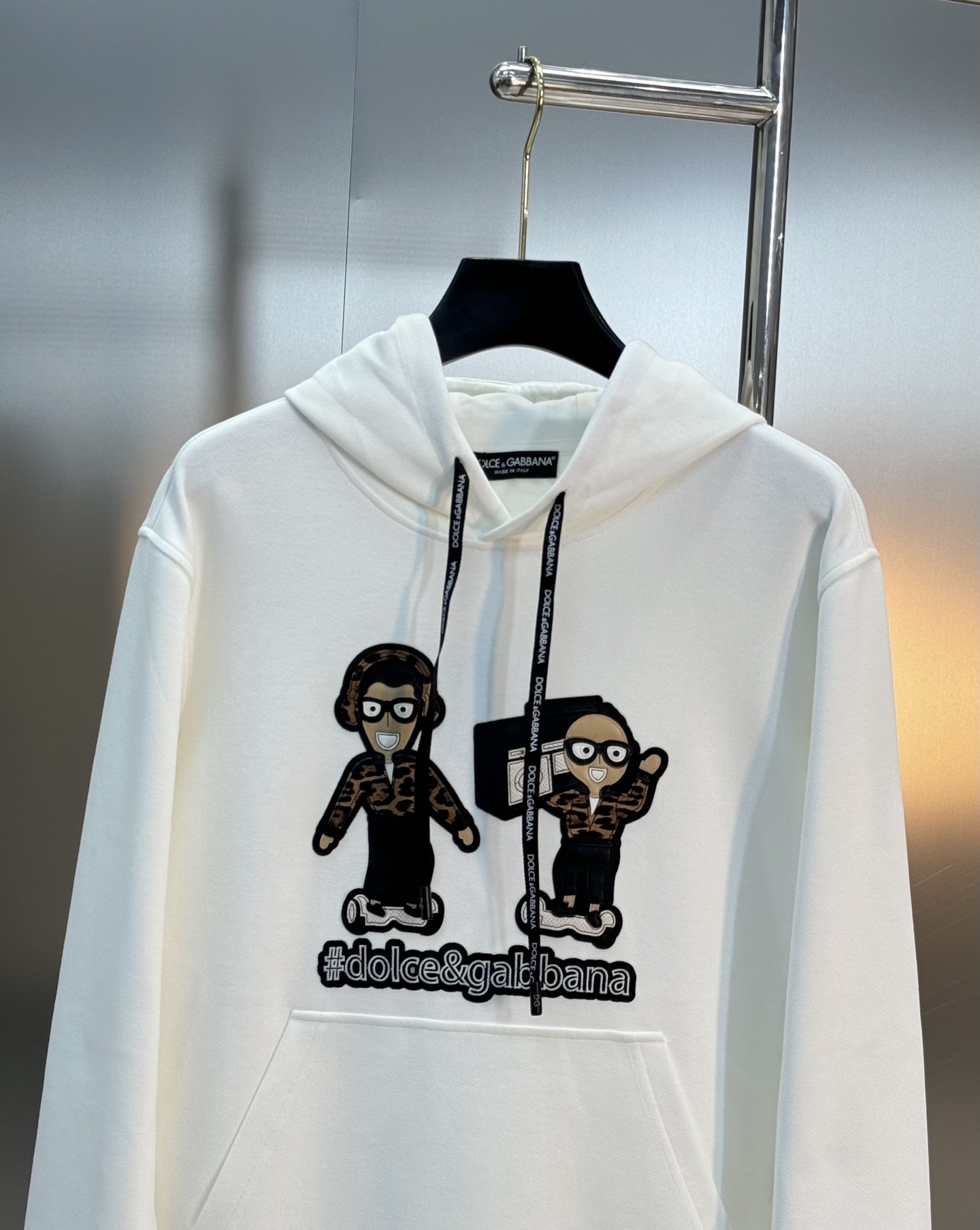 Dolce & Gabbana卡通卫衣.男女同款！这款Dolce & Gabbana卡通印花连帽卫衣，黑