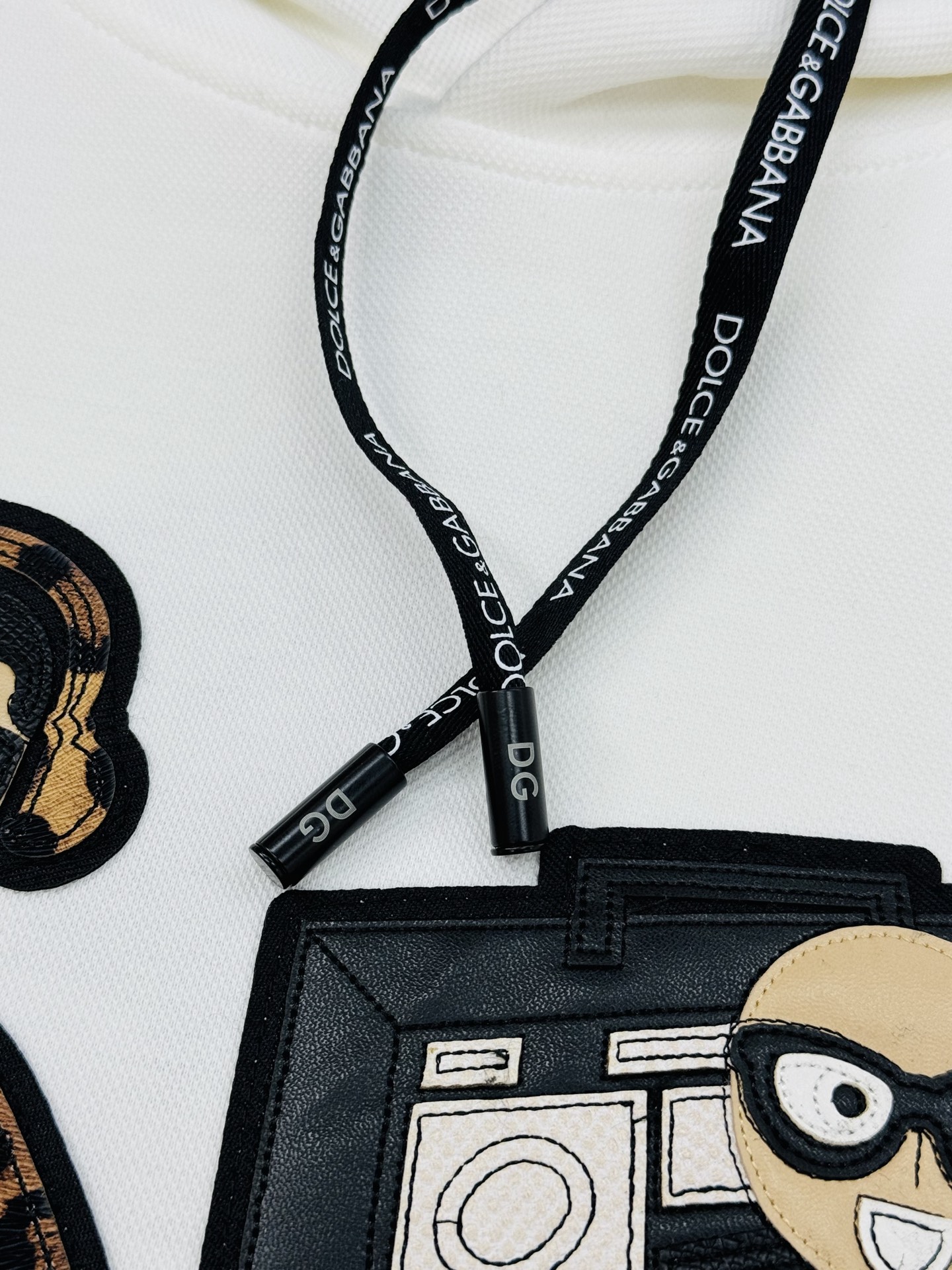 Dolce & Gabbana卡通卫衣.男女同款！这款Dolce & Gabbana卡通印花连帽卫衣，黑