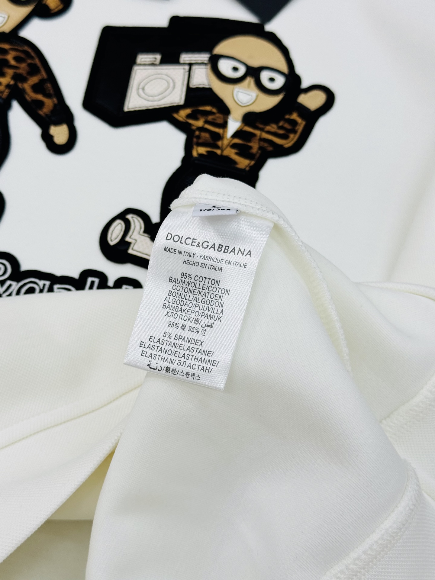 Dolce & Gabbana卡通卫衣.男女同款！这款Dolce & Gabbana卡通印花连帽卫衣，黑