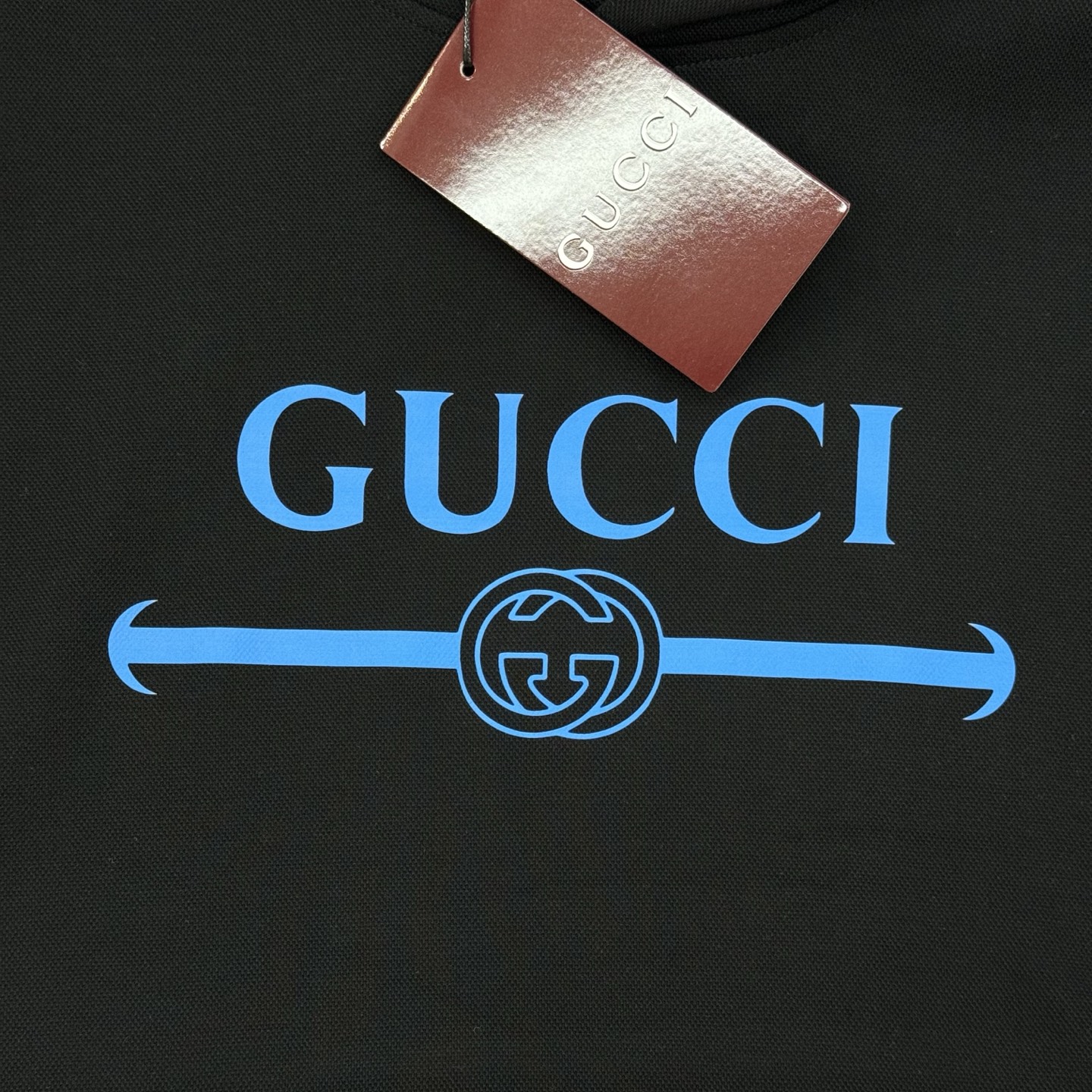 GUCCI古奇新款胸口蓝色徽标logo装饰连帽卫衣，简约时尚的设计，宽松休闲的版型，甄选天丝面料让潮流男