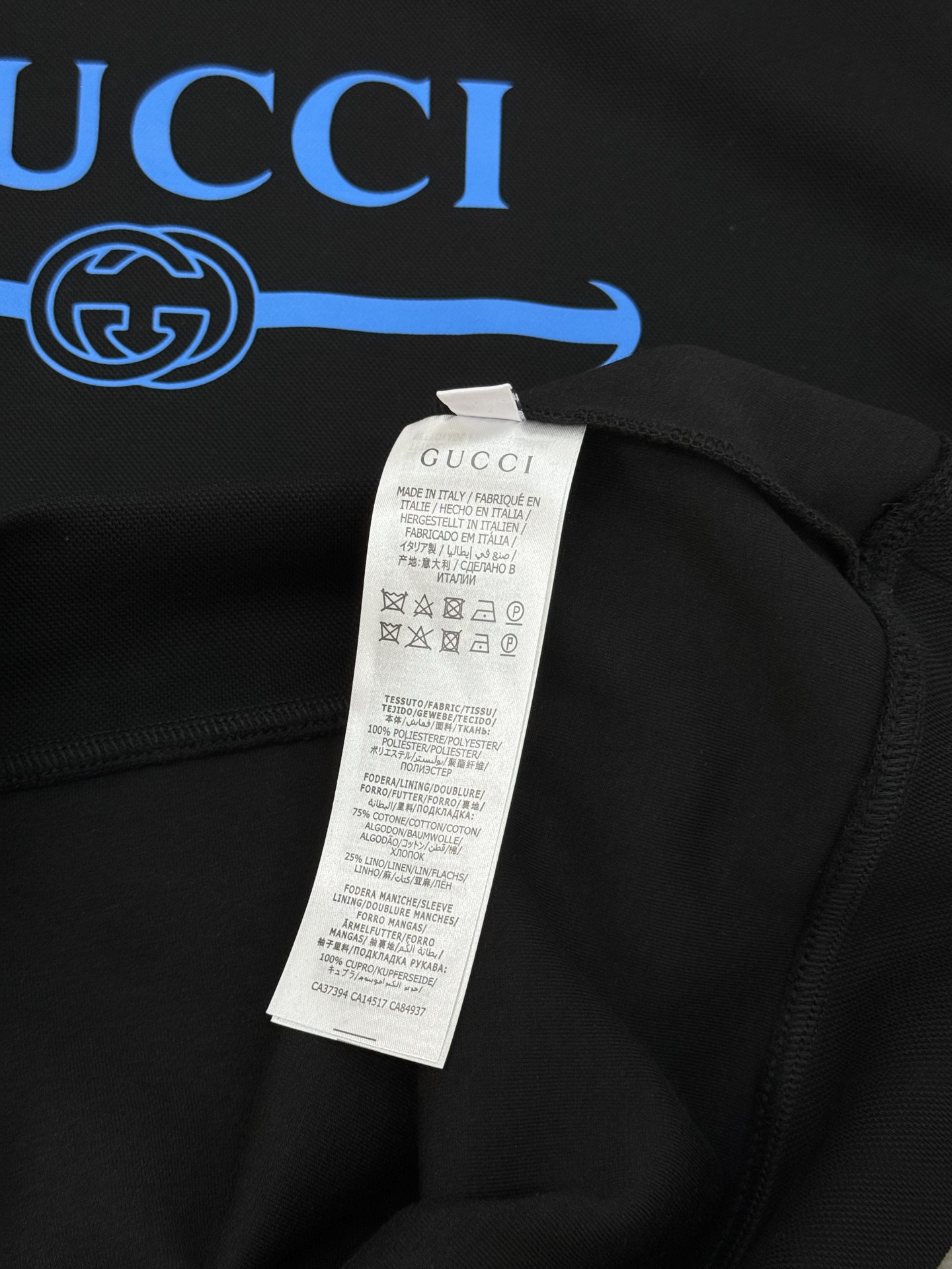 GUCCI古奇新款胸口蓝色徽标logo装饰连帽卫衣，简约时尚的设计，宽松休闲的版型，甄选天丝面料让潮流男