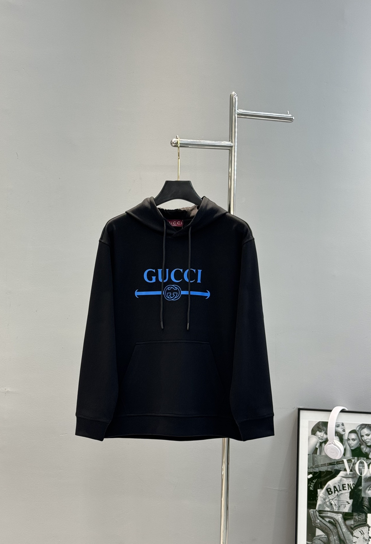 GUCCI古奇新款胸口蓝色徽标logo装饰连帽卫衣，简约时尚的设计，宽松休闲的版型，甄选天丝面料让潮流男