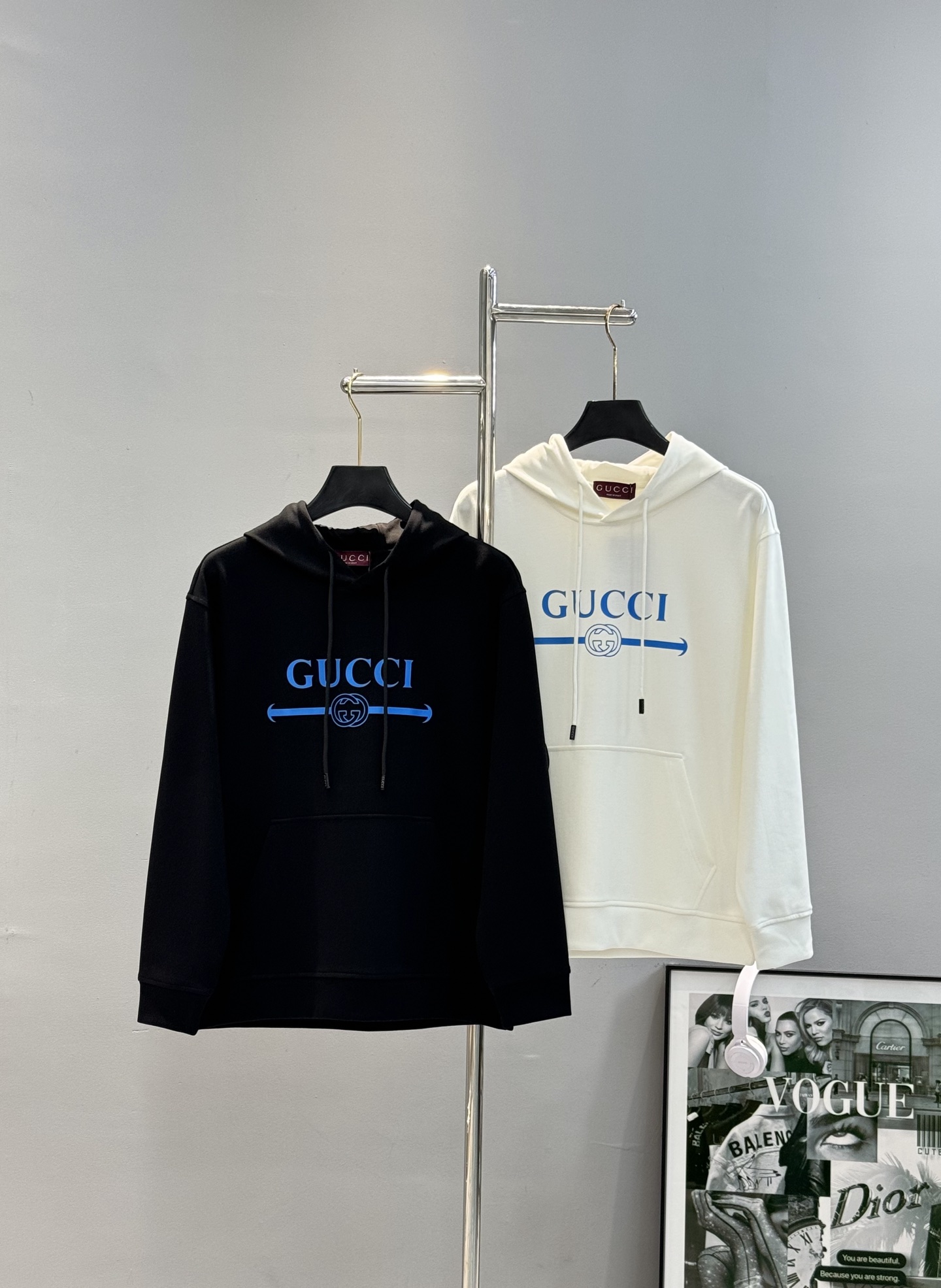 GUCCI古奇新款胸口蓝色徽标logo装饰连帽卫衣，简约时尚的设计，宽松休闲的版型，甄选天丝面料让潮流男