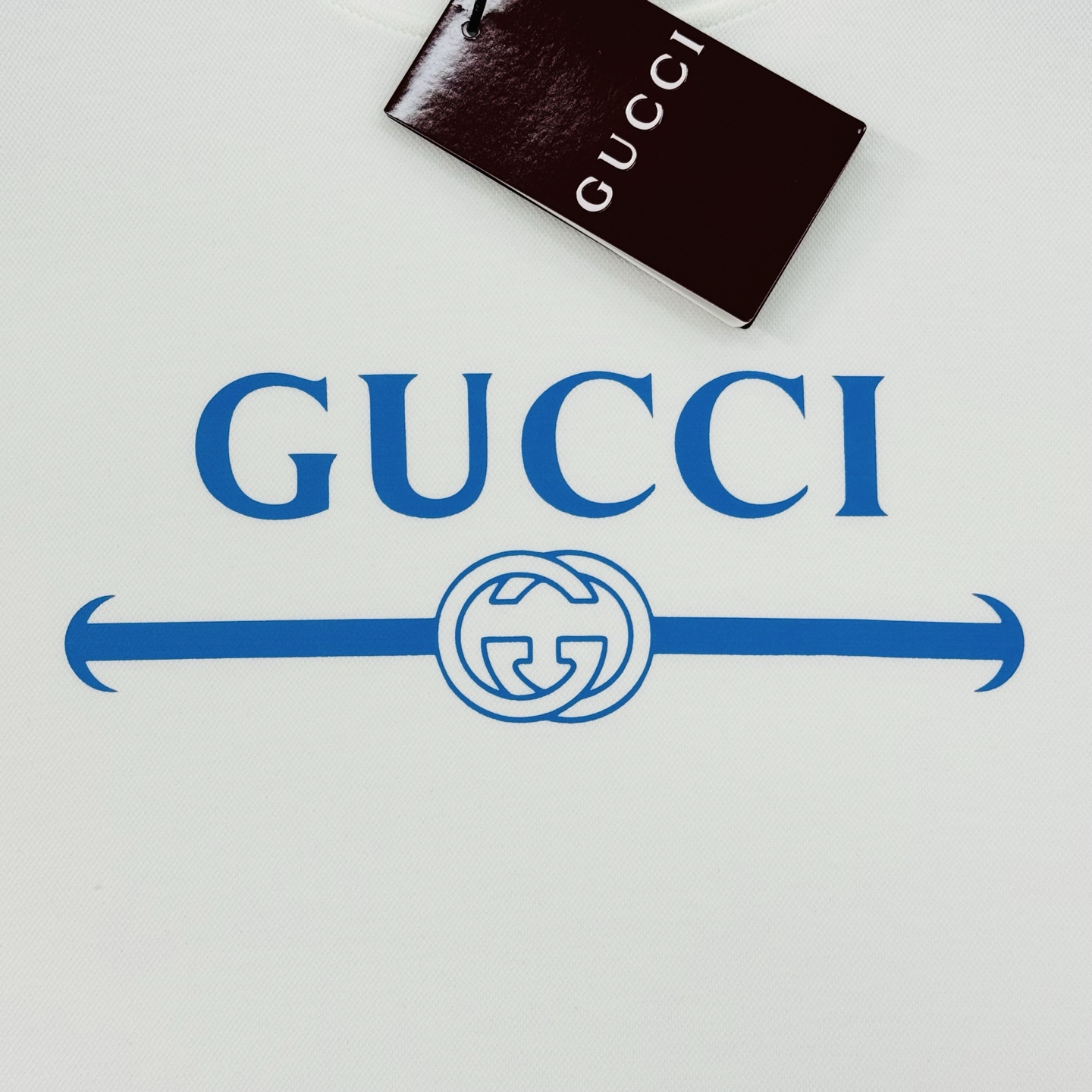 GUCCI古奇新款胸口蓝色徽标logo装饰连帽卫衣，简约时尚的设计，宽松休闲的版型，甄选天丝面料让潮流男