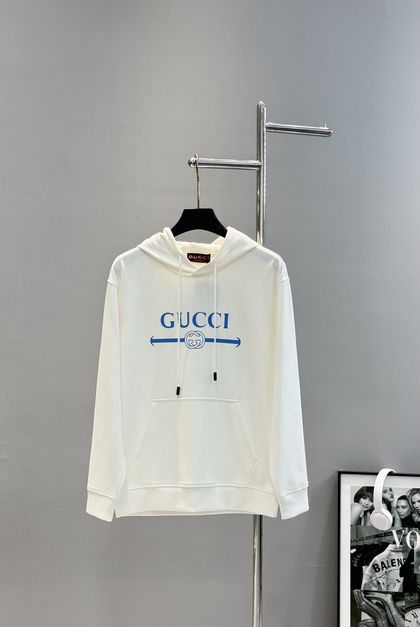 GUCCI古奇新款胸口蓝色徽标logo装饰连帽卫衣，简约时尚的设计，宽松休闲的版型，甄选天丝面料让潮流男