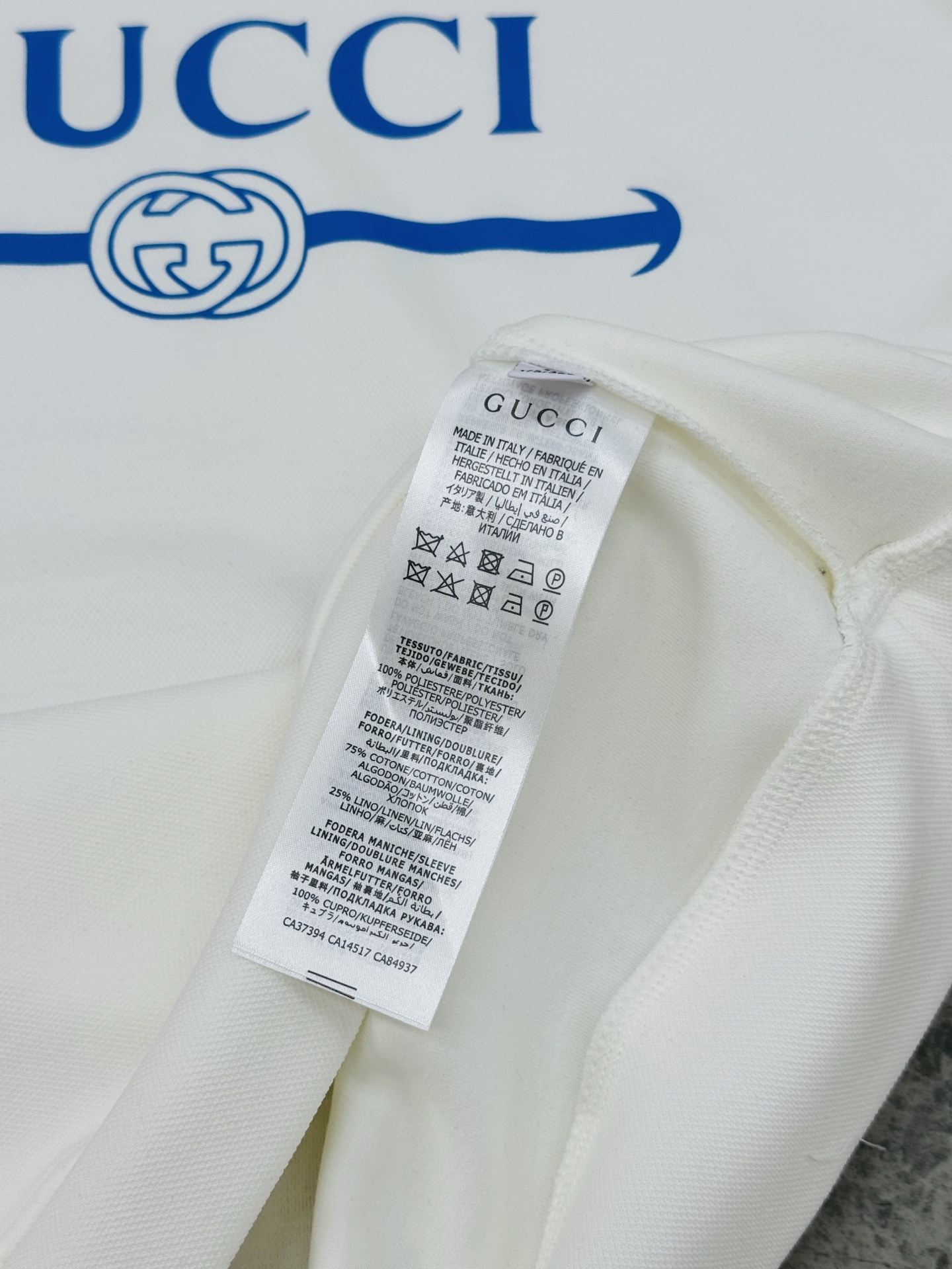 GUCCI古奇新款胸口蓝色徽标logo装饰连帽卫衣，简约时尚的设计，宽松休闲的版型，甄选天丝面料让潮流男