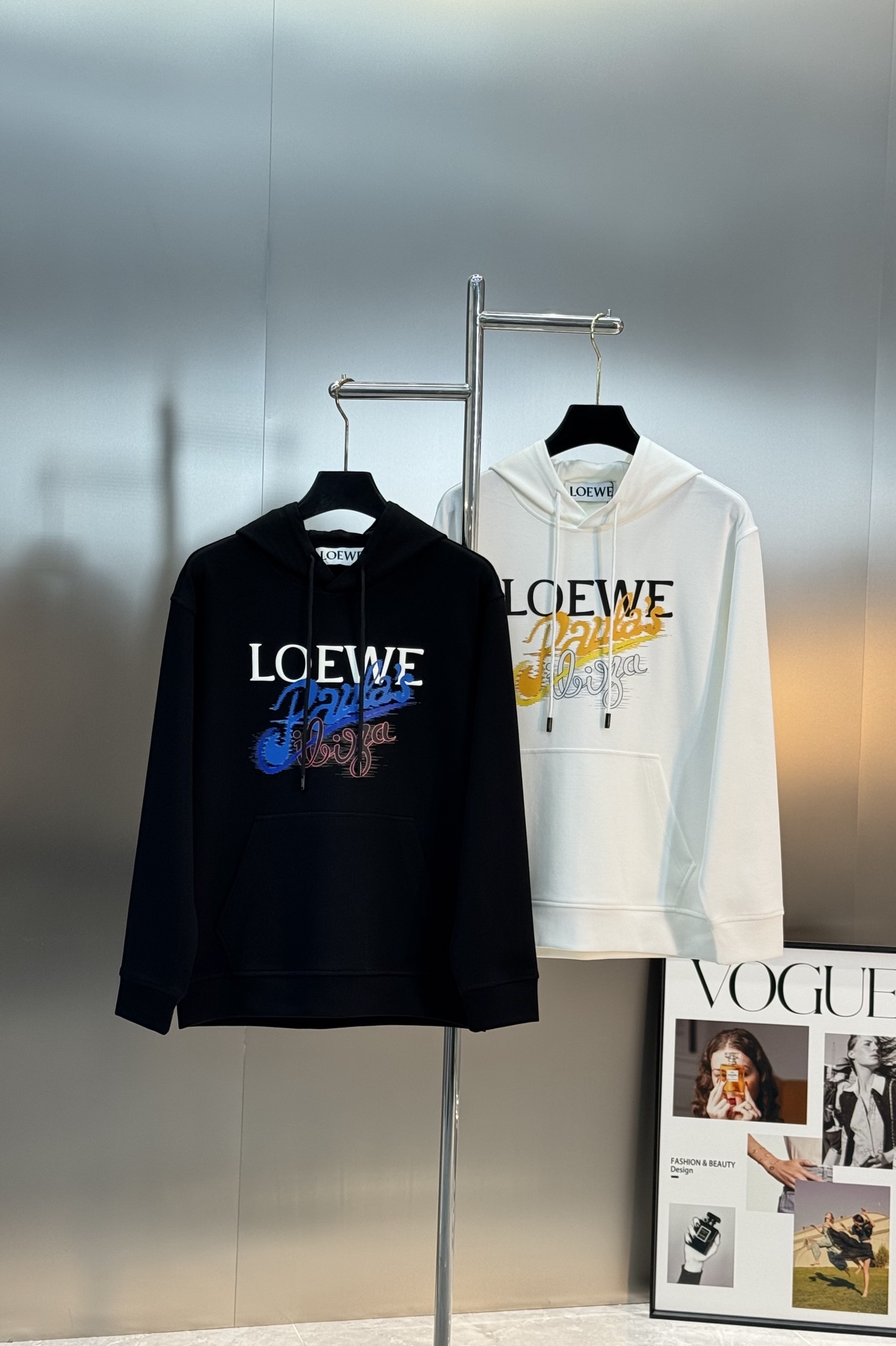 LOEWE字母印花连帽卫衣.男女同款！罗意威新款连帽卫衣，采用天丝面料.柔软棉质面料，穿着超舒适!正面“