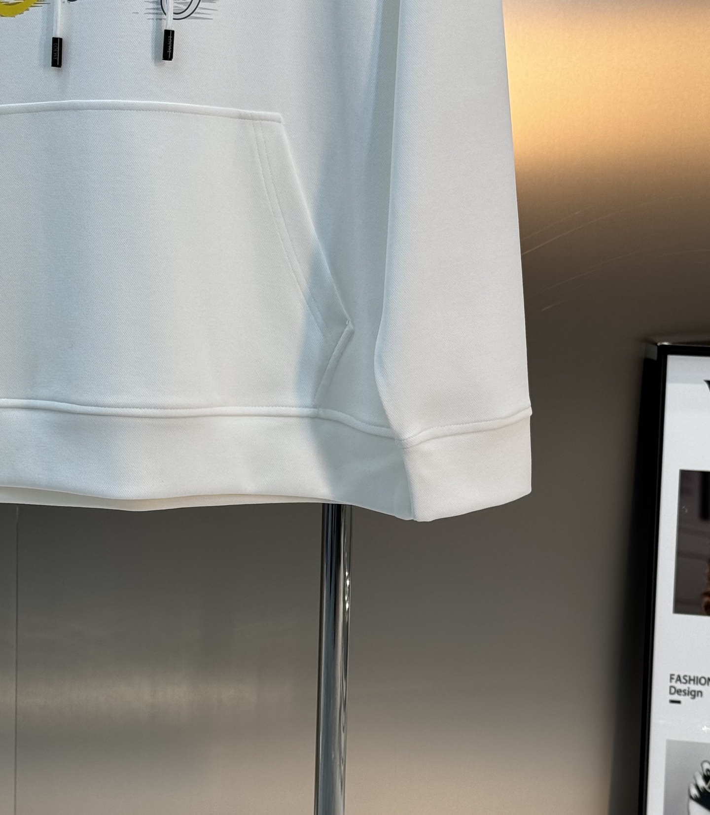 LOEWE字母印花连帽卫衣.男女同款！罗意威新款连帽卫衣，采用天丝面料.柔软棉质面料，穿着超舒适!正面“