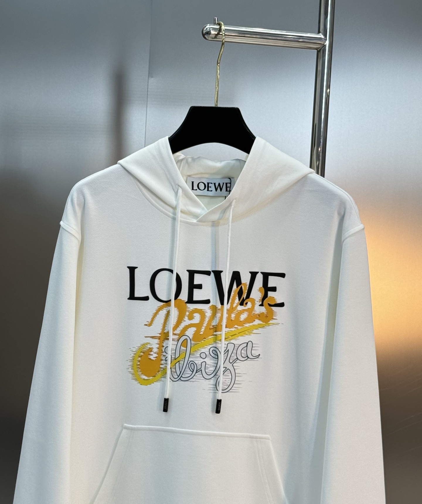 LOEWE字母印花连帽卫衣.男女同款！罗意威新款连帽卫衣，采用天丝面料.柔软棉质面料，穿着超舒适!正面“