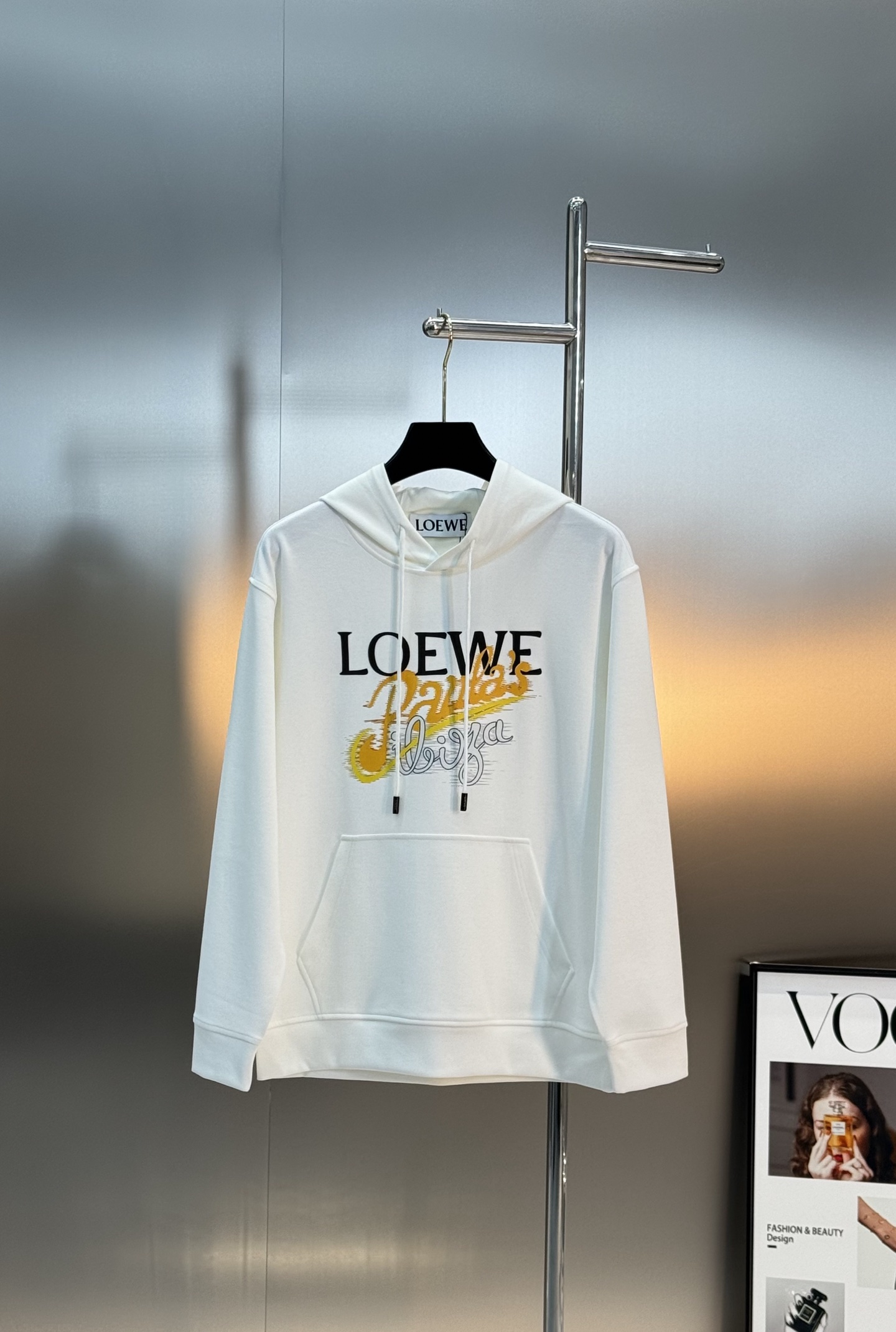 LOEWE字母印花连帽卫衣.男女同款！罗意威新款连帽卫衣，采用天丝面料.柔软棉质面料，穿着超舒适!正面“