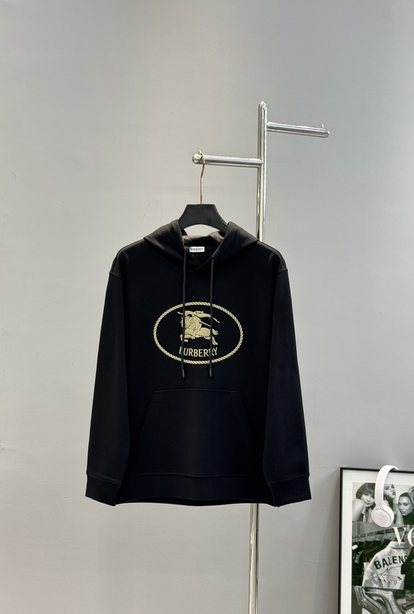 Burberry巴宝莉新品长袖T恤.男女同款！经典战马🐎胸前撞色层战马烫画采用立体发泡工艺🧼帅气时尚，简