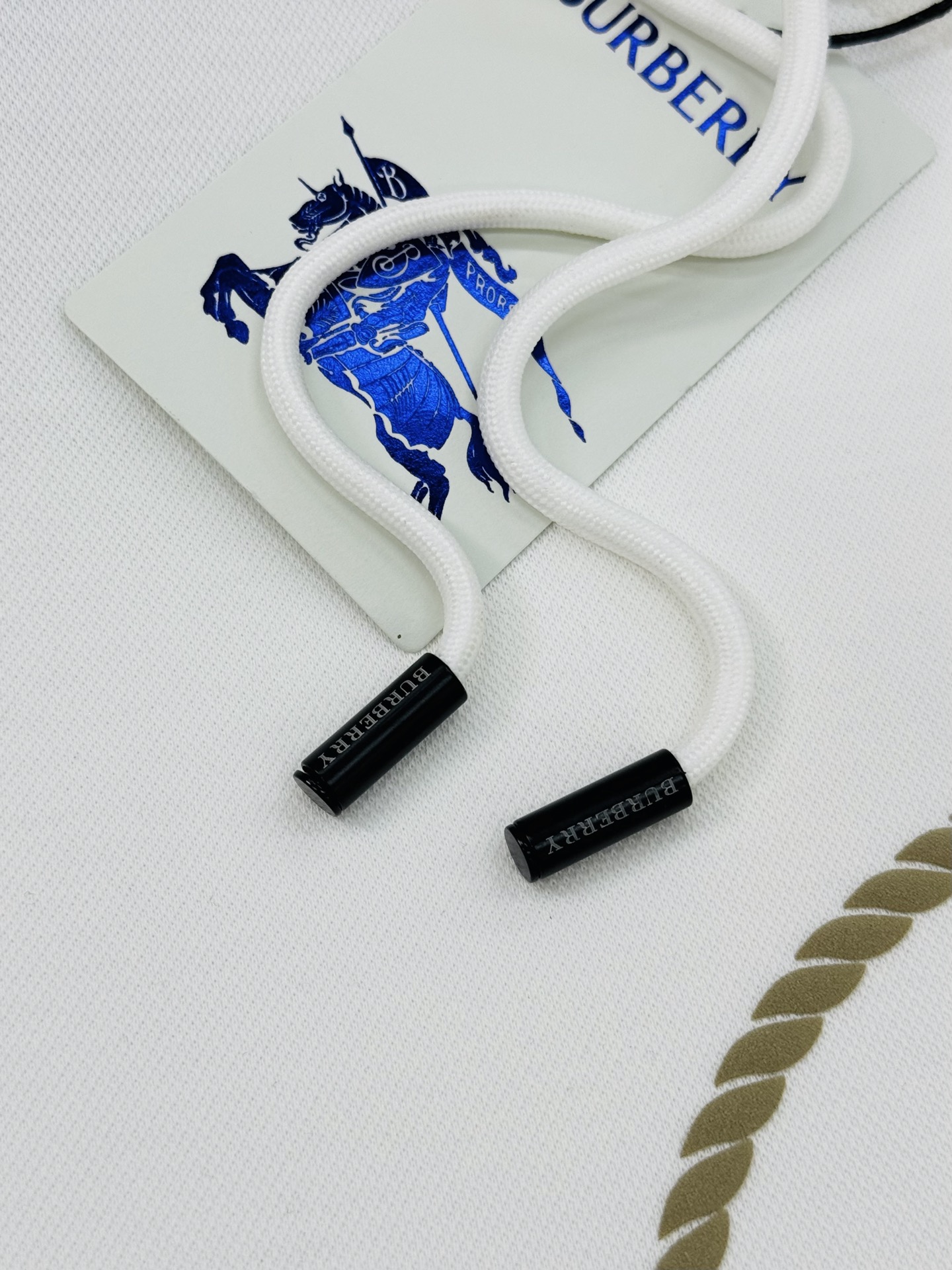 Burberry巴宝莉新品长袖T恤.男女同款！经典战马🐎胸前撞色层战马烫画采用立体发泡工艺🧼帅气时尚，简