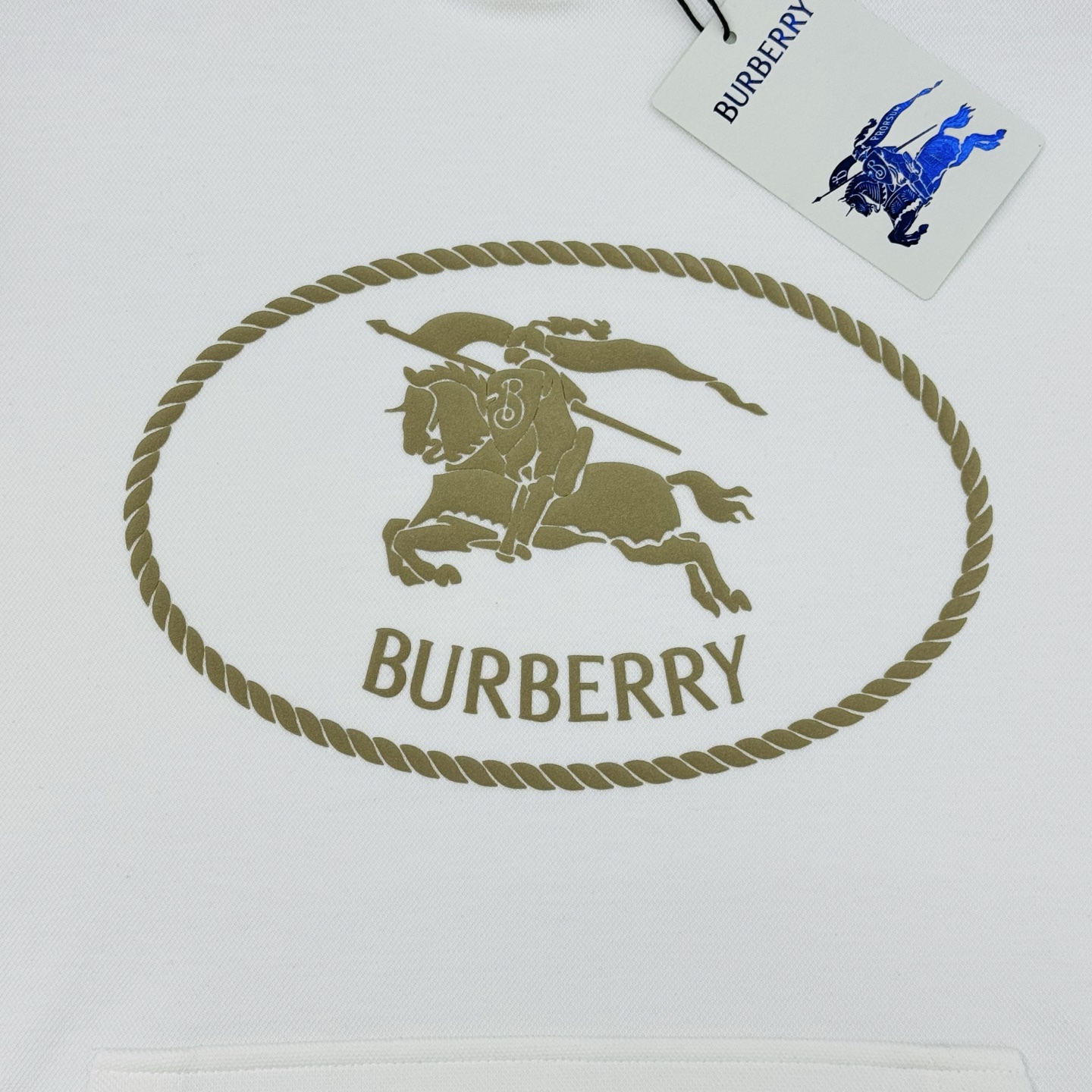Burberry巴宝莉新品长袖T恤.男女同款！经典战马🐎胸前撞色层战马烫画采用立体发泡工艺🧼帅气时尚，简