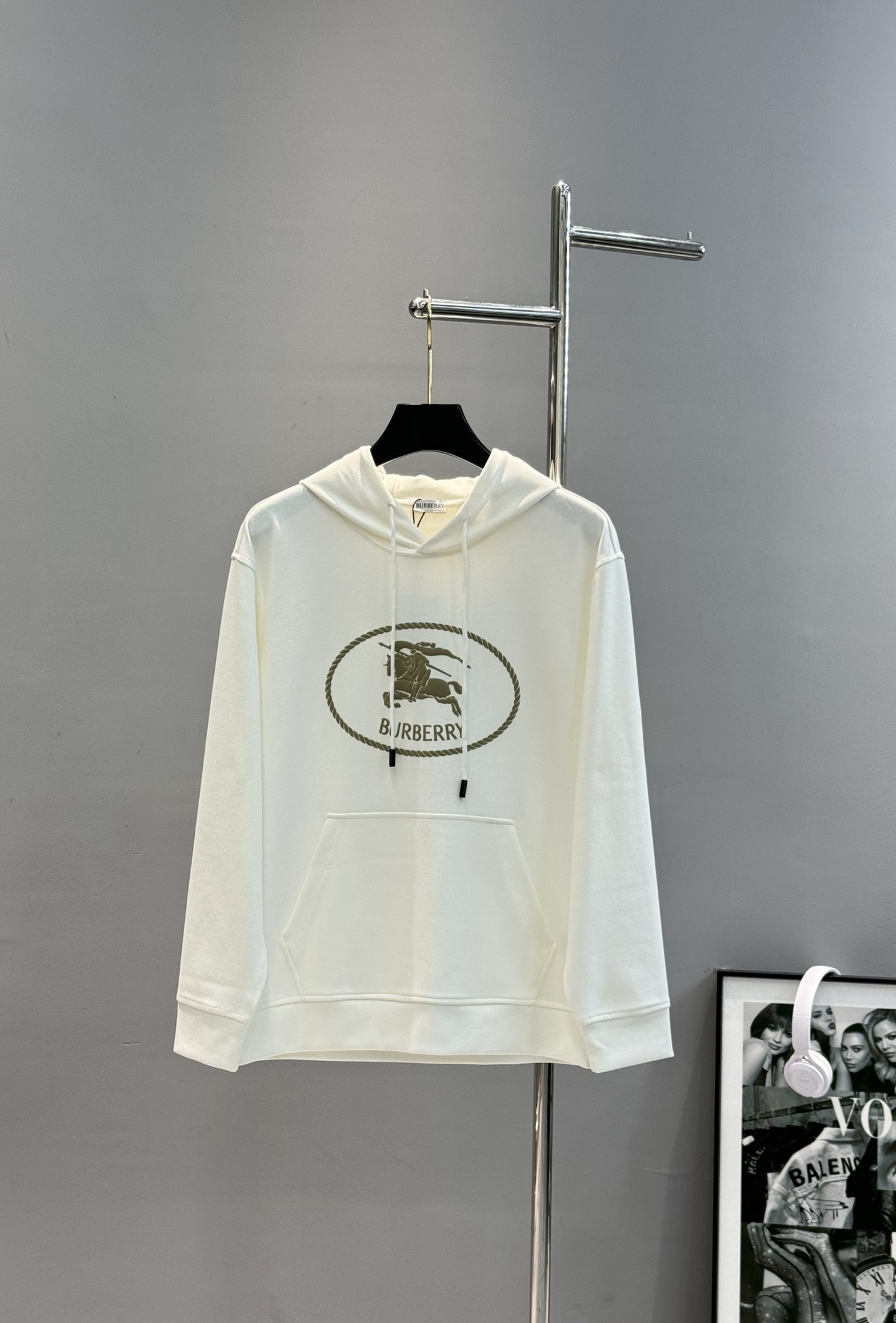 Burberry巴宝莉新品长袖T恤.男女同款！经典战马🐎胸前撞色层战马烫画采用立体发泡工艺🧼帅气时尚，简