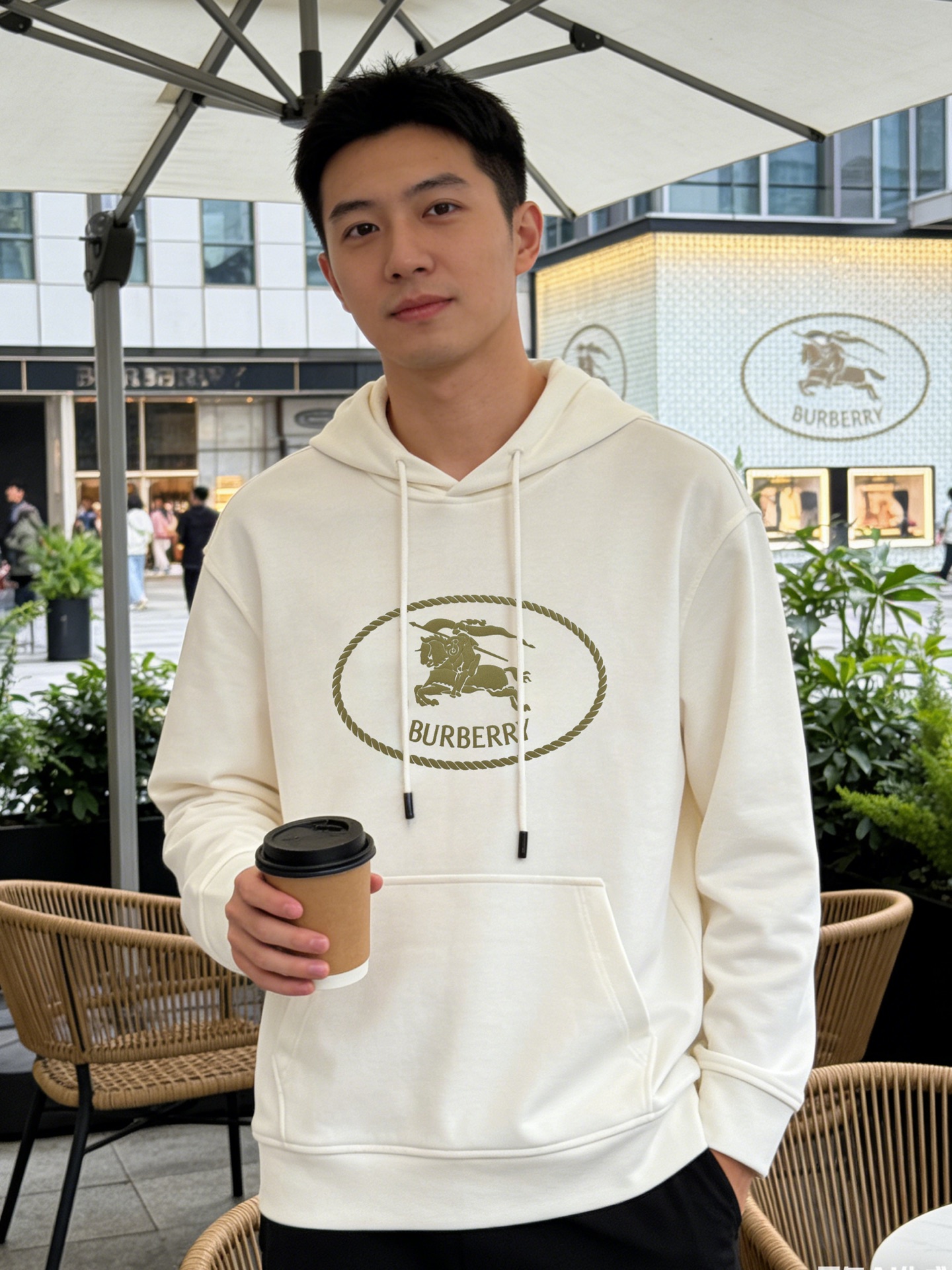 Burberry巴宝莉新品长袖T恤.男女同款！经典战马🐎胸前撞色层战马烫画采用立体发泡工艺🧼帅气时尚，简