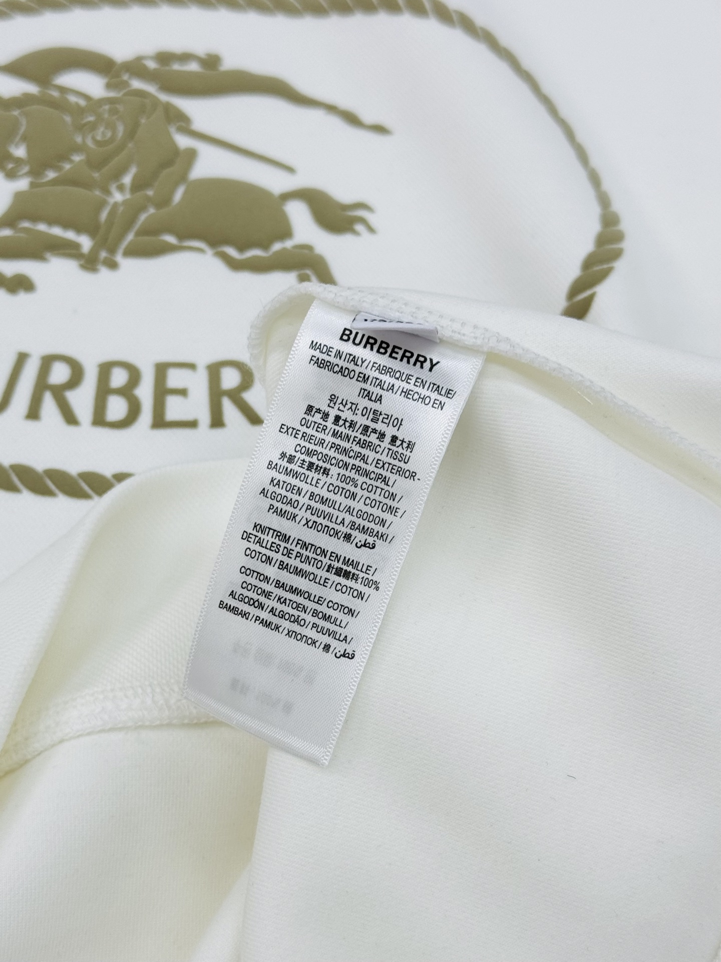 Burberry巴宝莉新品长袖T恤.男女同款！经典战马🐎胸前撞色层战马烫画采用立体发泡工艺🧼帅气时尚，简