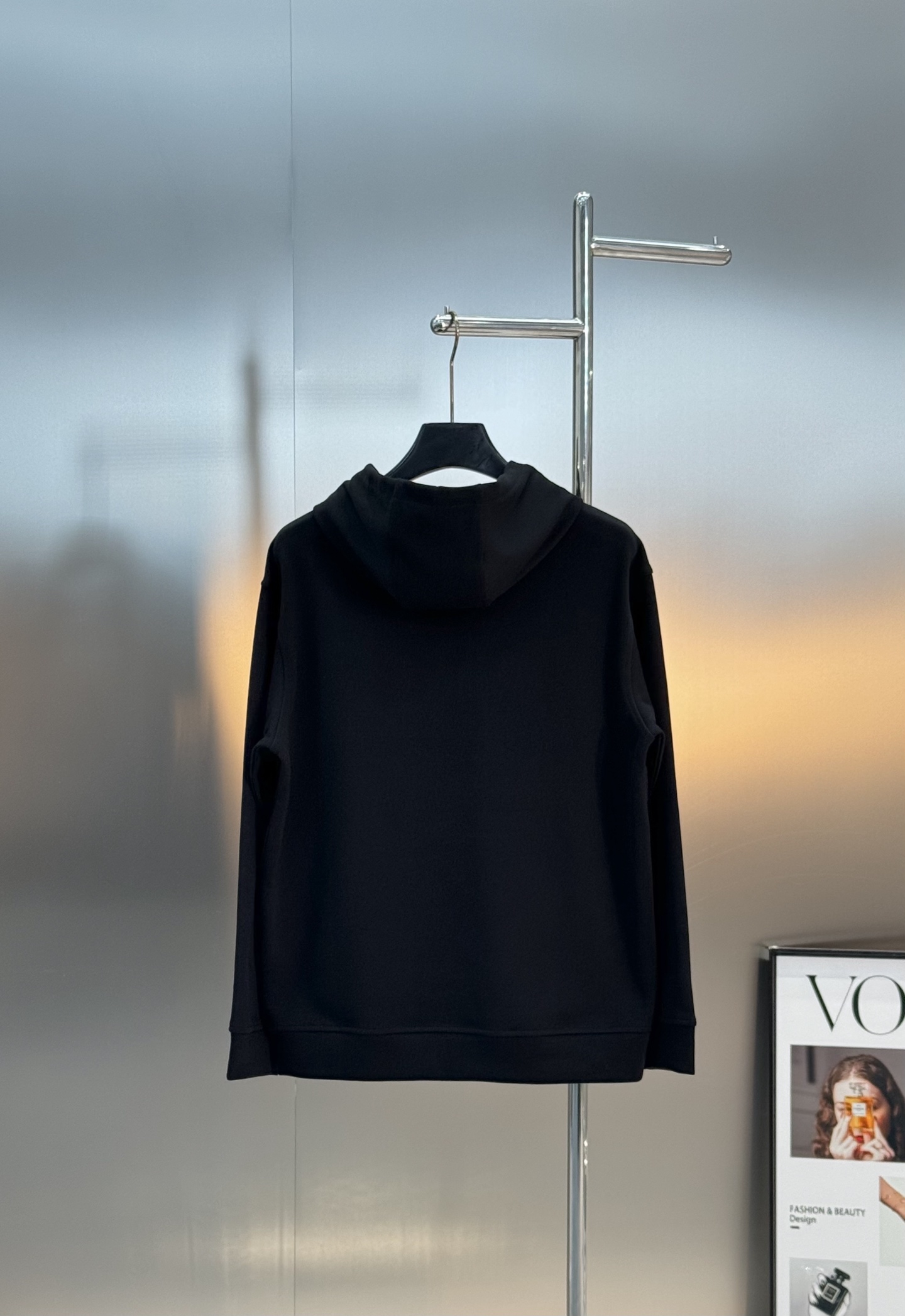 Christian Dior新品天丝连帽卫衣.男女同款！这款Dior连帽卫衣采用柔软天丝棉质面料，舒适又