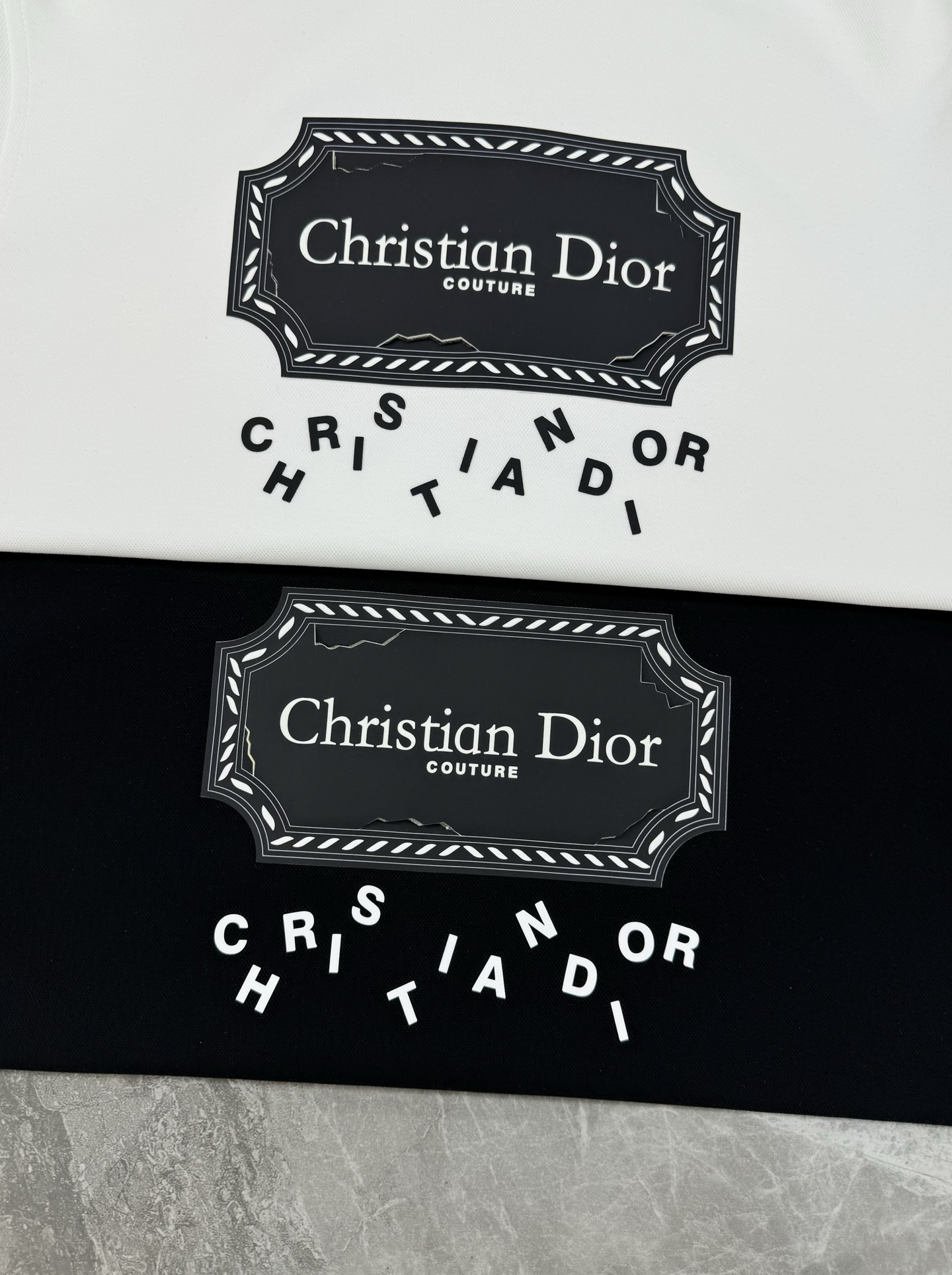 Christian Dior新品天丝连帽卫衣.男女同款！这款Dior连帽卫衣采用柔软天丝棉质面料，舒适又