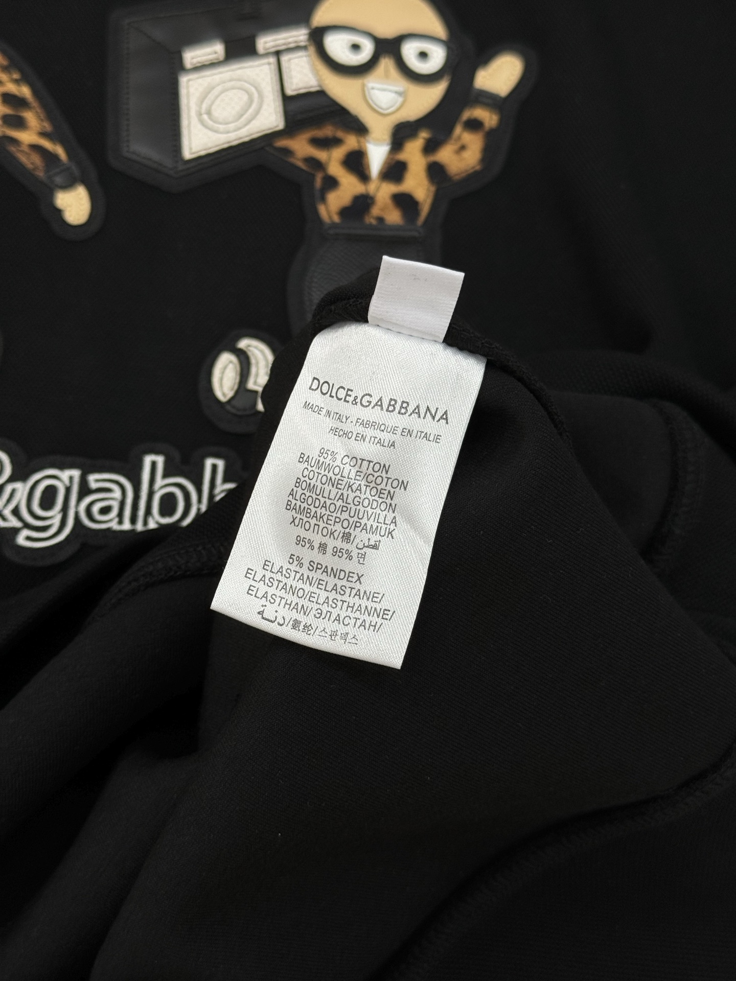 Dolce & Gabbana卡通卫衣.男女同款！这款Dolce & Gabbana卡通印花连帽卫衣，黑