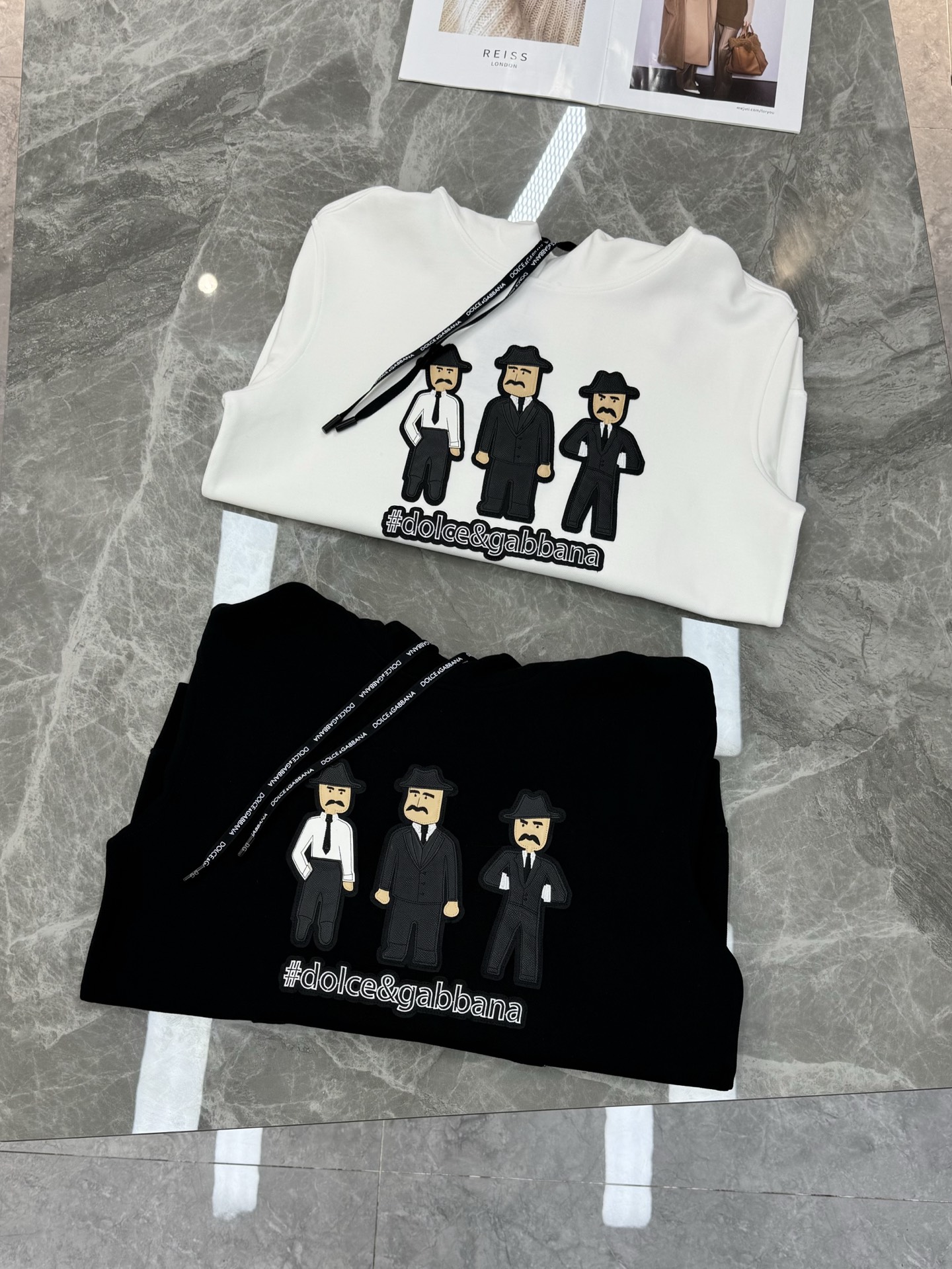 D&G*杜嘉-班纳新款天丝连帽卫衣.男女同款！新品推荐.高端品牌字母图形绣花精致细腻，品牌字母图形经典呈