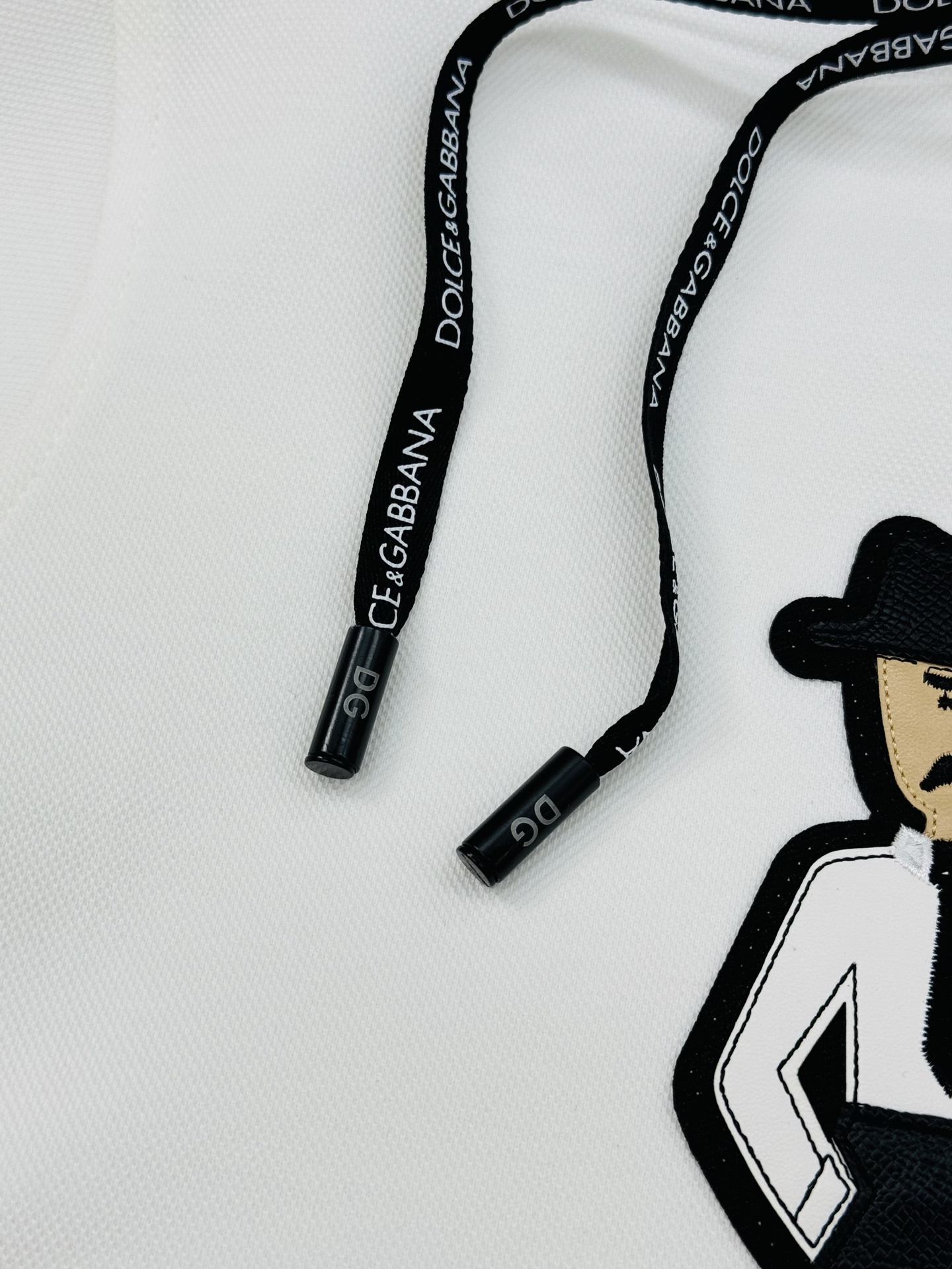 D&G*杜嘉-班纳新款天丝连帽卫衣.男女同款！新品推荐.高端品牌字母图形绣花精致细腻，品牌字母图形经典呈