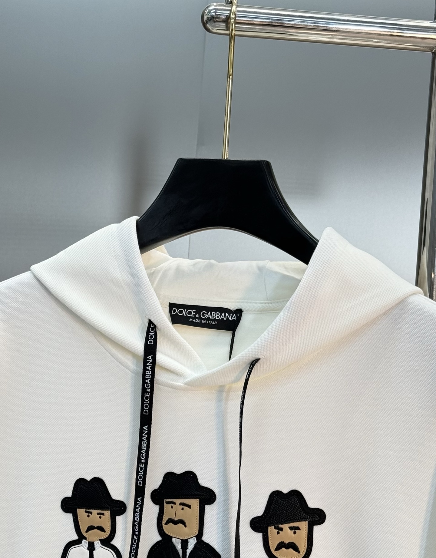 D&G*杜嘉-班纳新款天丝连帽卫衣.男女同款！新品推荐.高端品牌字母图形绣花精致细腻，品牌字母图形经典呈