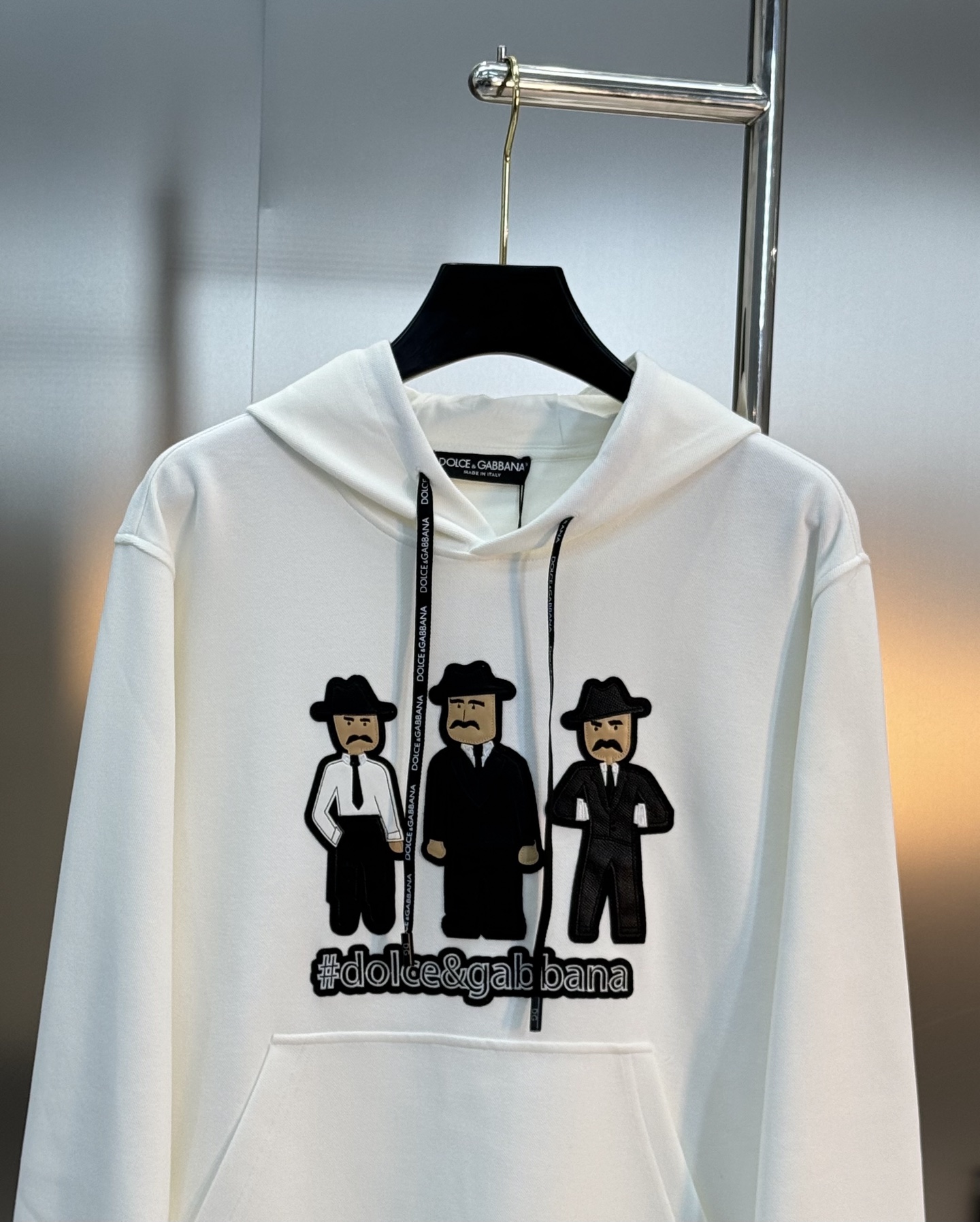 D&G*杜嘉-班纳新款天丝连帽卫衣.男女同款！新品推荐.高端品牌字母图形绣花精致细腻，品牌字母图形经典呈