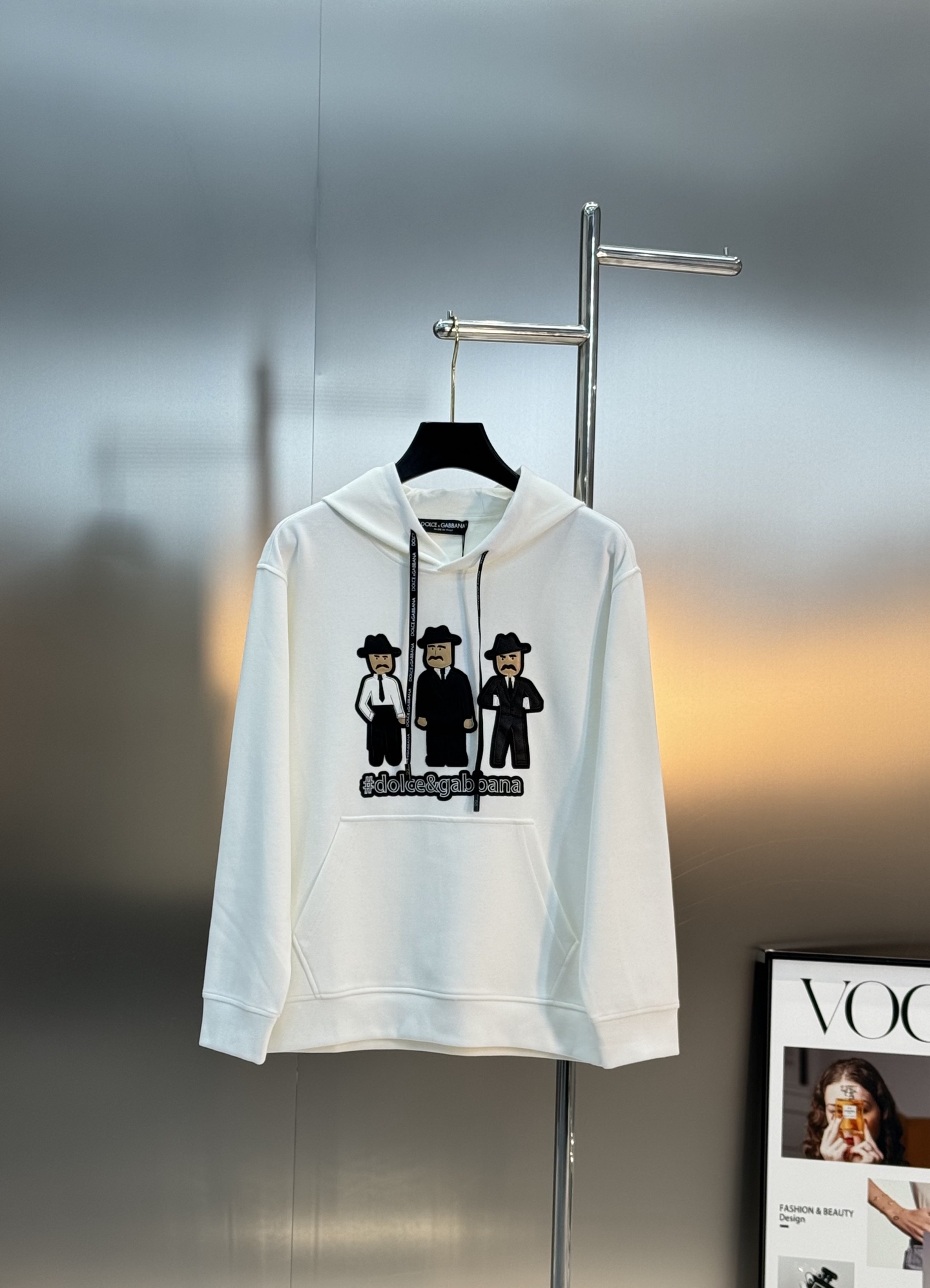 D&G*杜嘉-班纳新款天丝连帽卫衣.男女同款！新品推荐.高端品牌字母图形绣花精致细腻，品牌字母图形经典呈