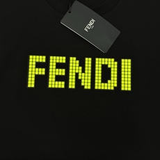 FEND*芬迪新品莫代尔T恤.藏不住的帅气短袖.荧光绿视觉烫画.品牌字母呈现!尤为精湛的做工,非超好看小 FEND*芬迪新品莫代尔T恤.藏不住的帅气短袖.荧光绿视觉烫画.品牌字母呈现!尤为精湛的做工,非超好看小