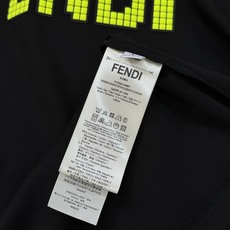 FEND*芬迪新品莫代尔T恤.藏不住的帅气短袖.荧光绿视觉烫画.品牌字母呈现!尤为精湛的做工,非超好看小 FEND*芬迪新品莫代尔T恤.藏不住的帅气短袖.荧光绿视觉烫画.品牌字母呈现!尤为精湛的做工,非超好看小
