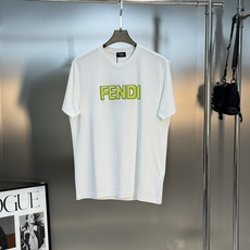 FEND*芬迪新品莫代尔T恤.藏不住的帅气短袖.荧光绿视觉烫画.品牌字母呈现!尤为精湛的做工,非超好看小 FEND*芬迪新品莫代尔T恤.藏不住的帅气短袖.荧光绿视觉烫画.品牌字母呈现!尤为精湛的做工,非超好看小