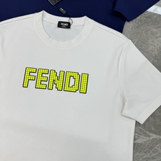 FEND*芬迪新品莫代尔T恤.藏不住的帅气短袖.荧光绿视觉烫画.品牌字母呈现!尤为精湛的做工,非超好看小 FEND*芬迪新品莫代尔T恤.藏不住的帅气短袖.荧光绿视觉烫画.品牌字母呈现!尤为精湛的做工,非超好看小